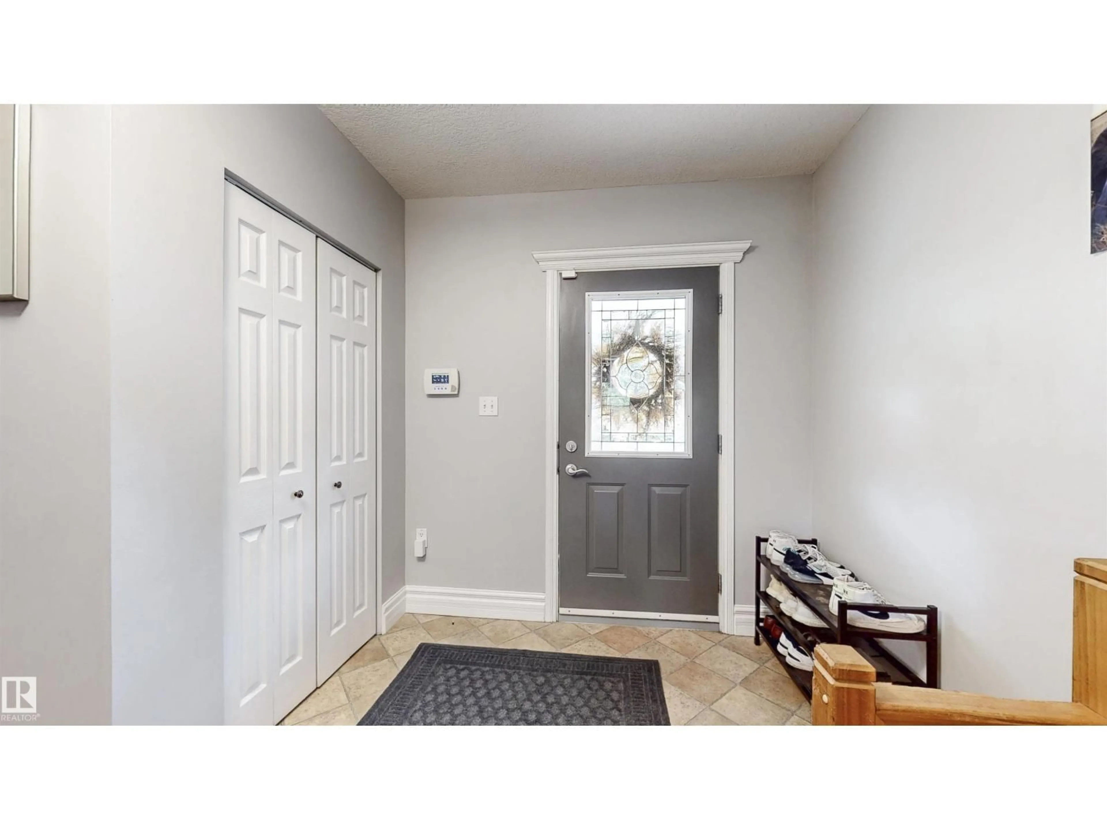 Indoor entryway for 53506 RGE RD 271, Rural Parkland County Alberta T7X3M5