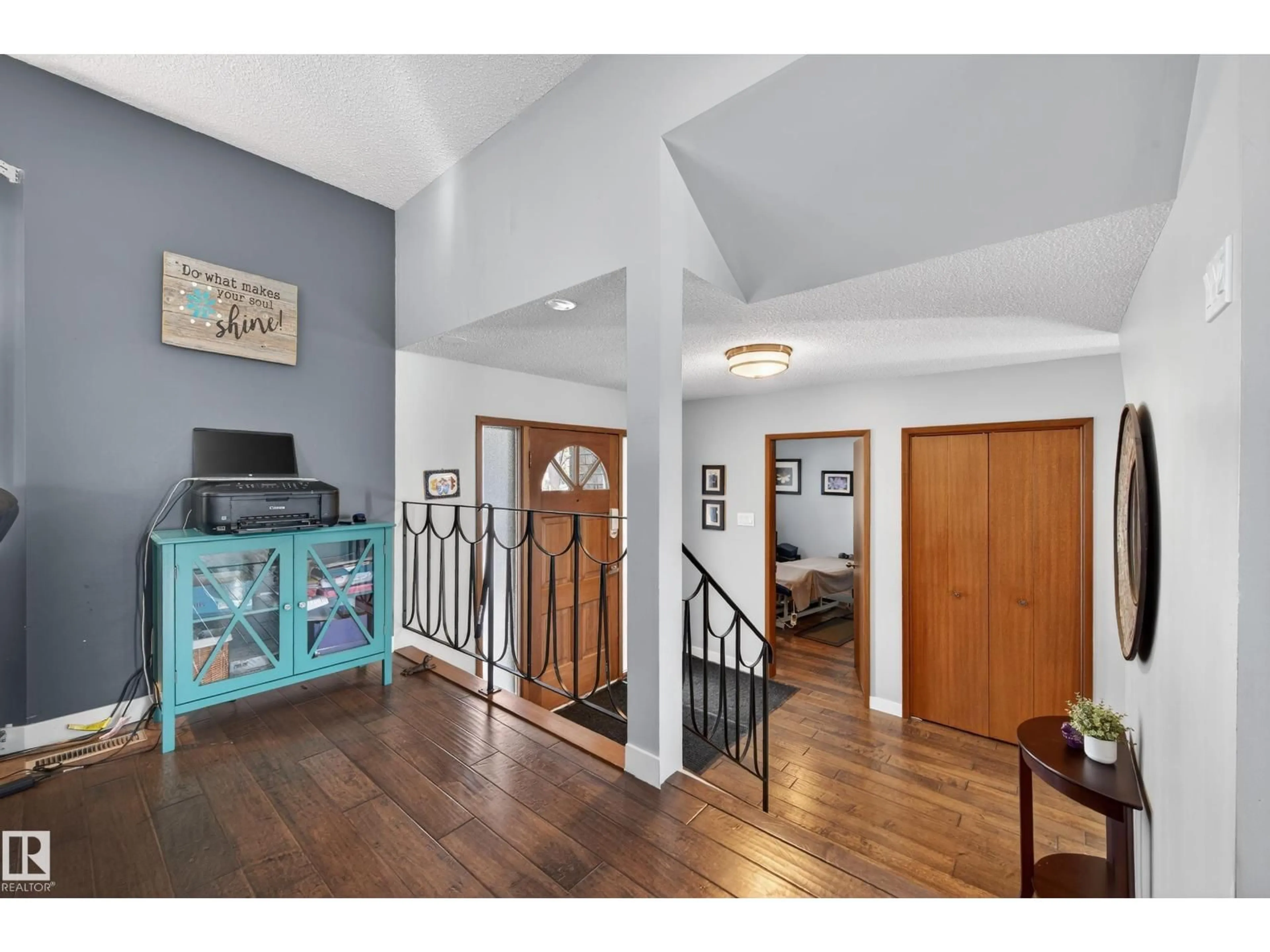 Indoor entryway for 9215 OTTEWELL RD, Edmonton Alberta T6B2C8