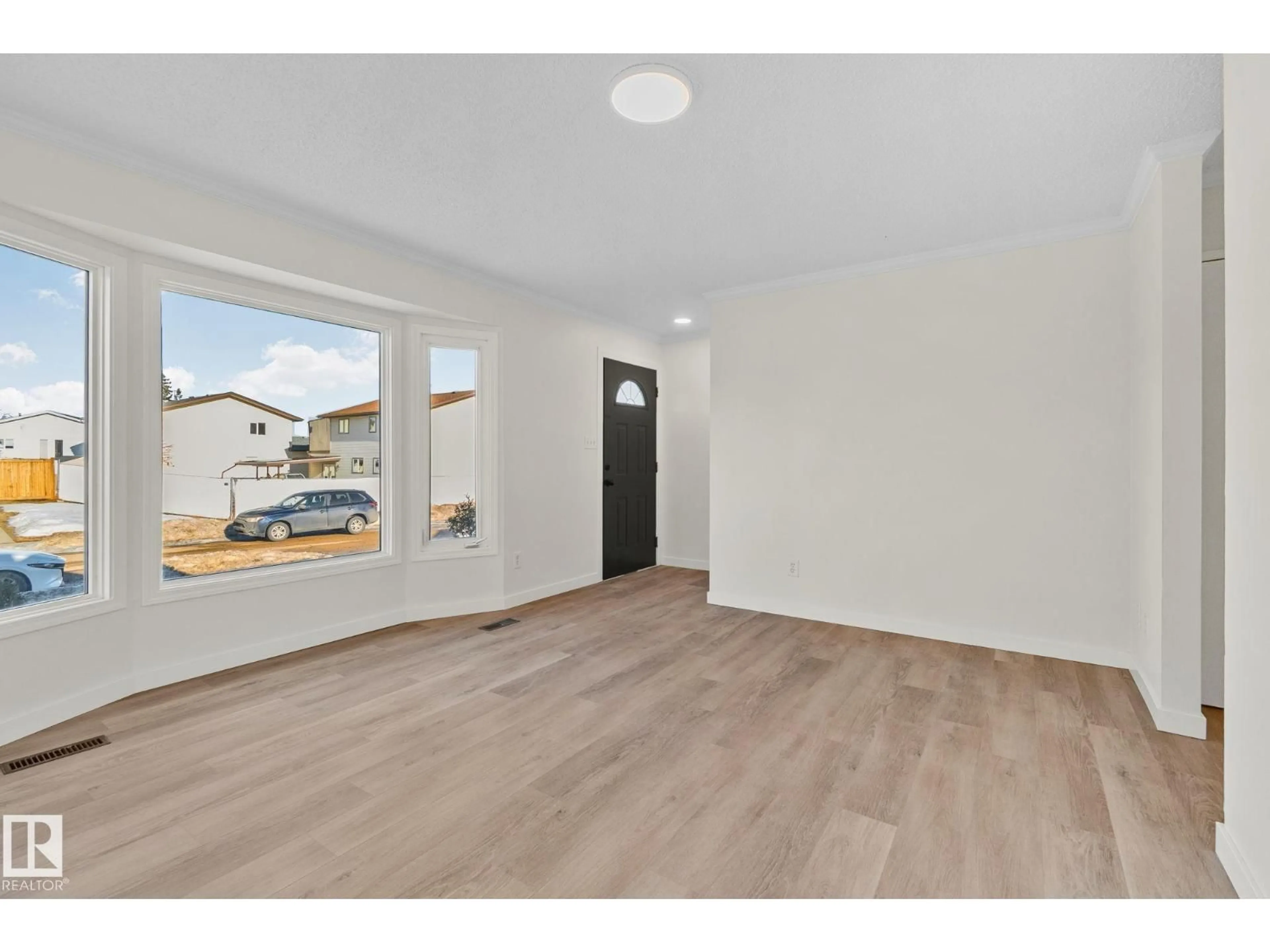 A pic of a room for NW - 4631 126 AV, Edmonton Alberta T5A4L1