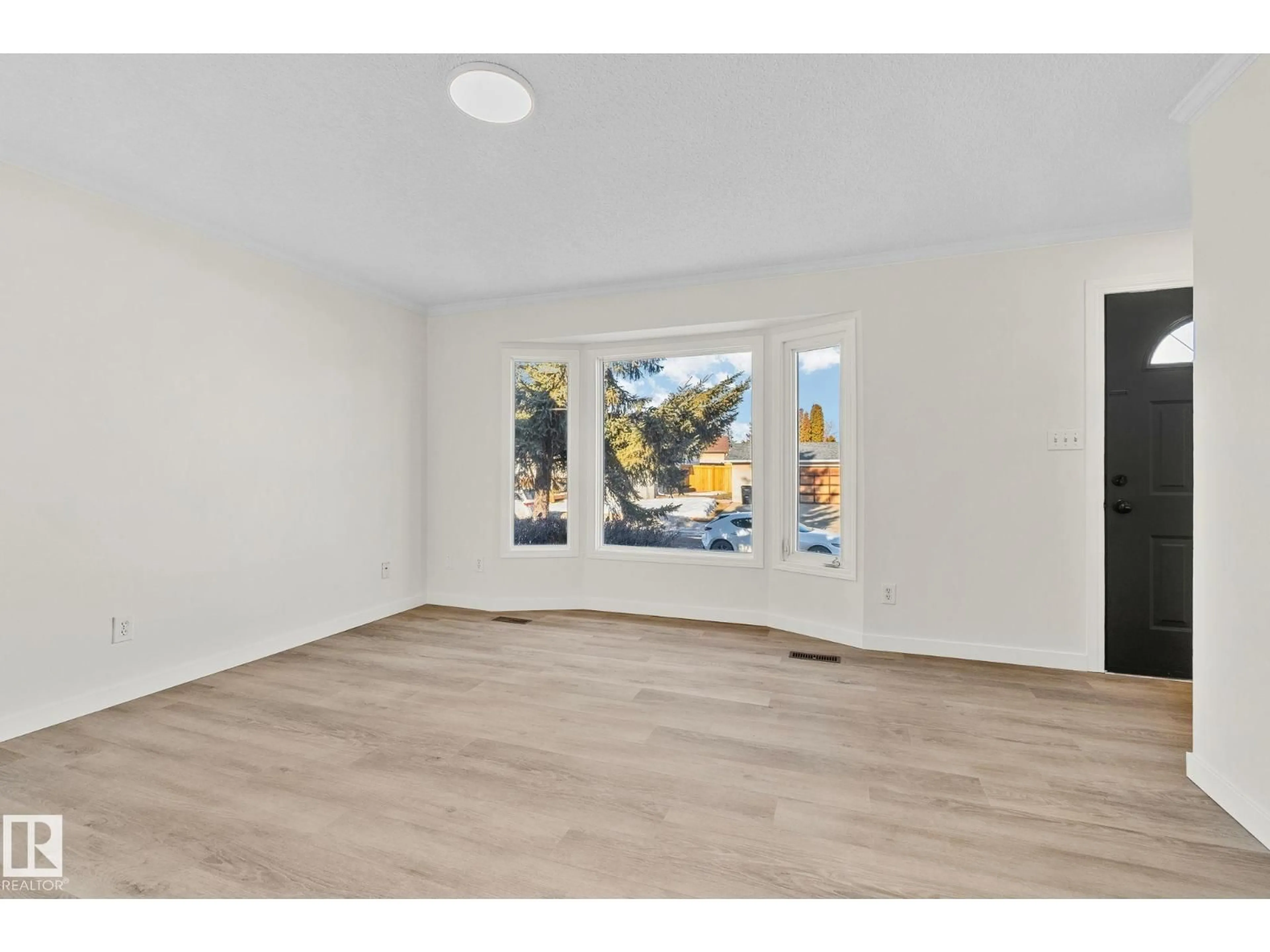 A pic of a room for NW - 4631 126 AV, Edmonton Alberta T5A4L1