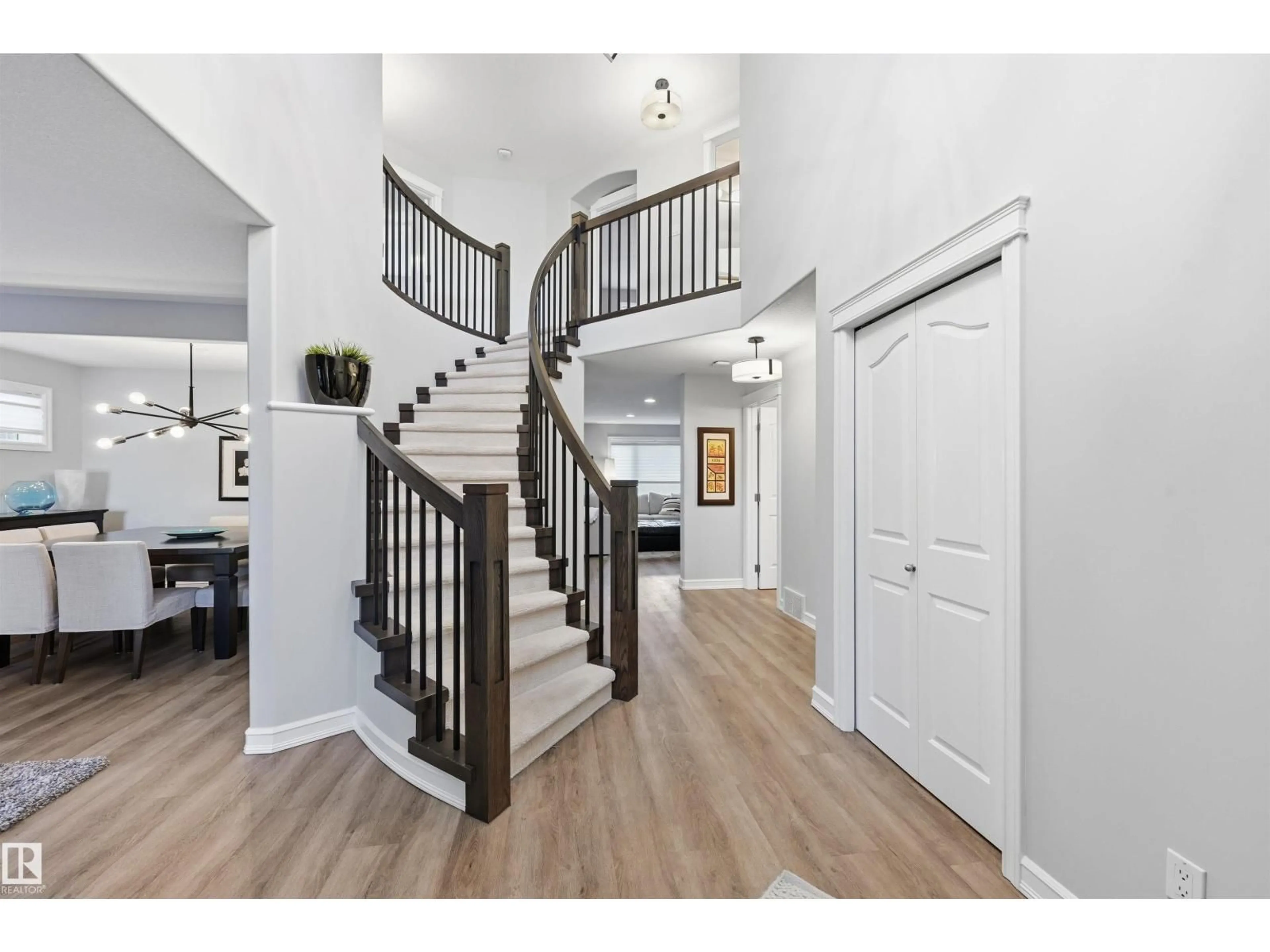 Indoor entryway for 231 LINDSAY CR, Edmonton Alberta T6R2T2