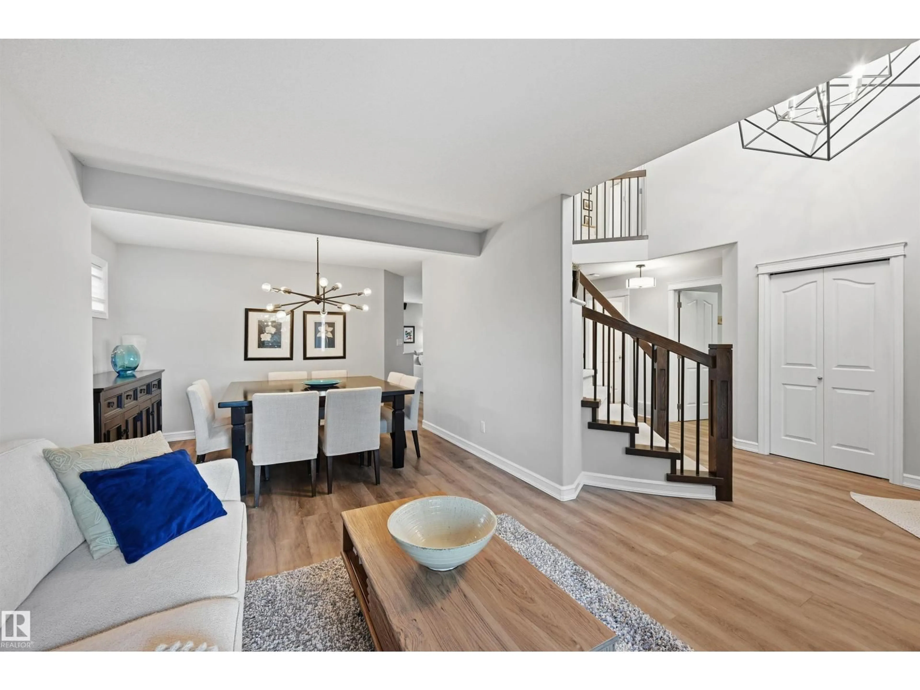 Indoor entryway for 231 LINDSAY CR, Edmonton Alberta T6R2T2