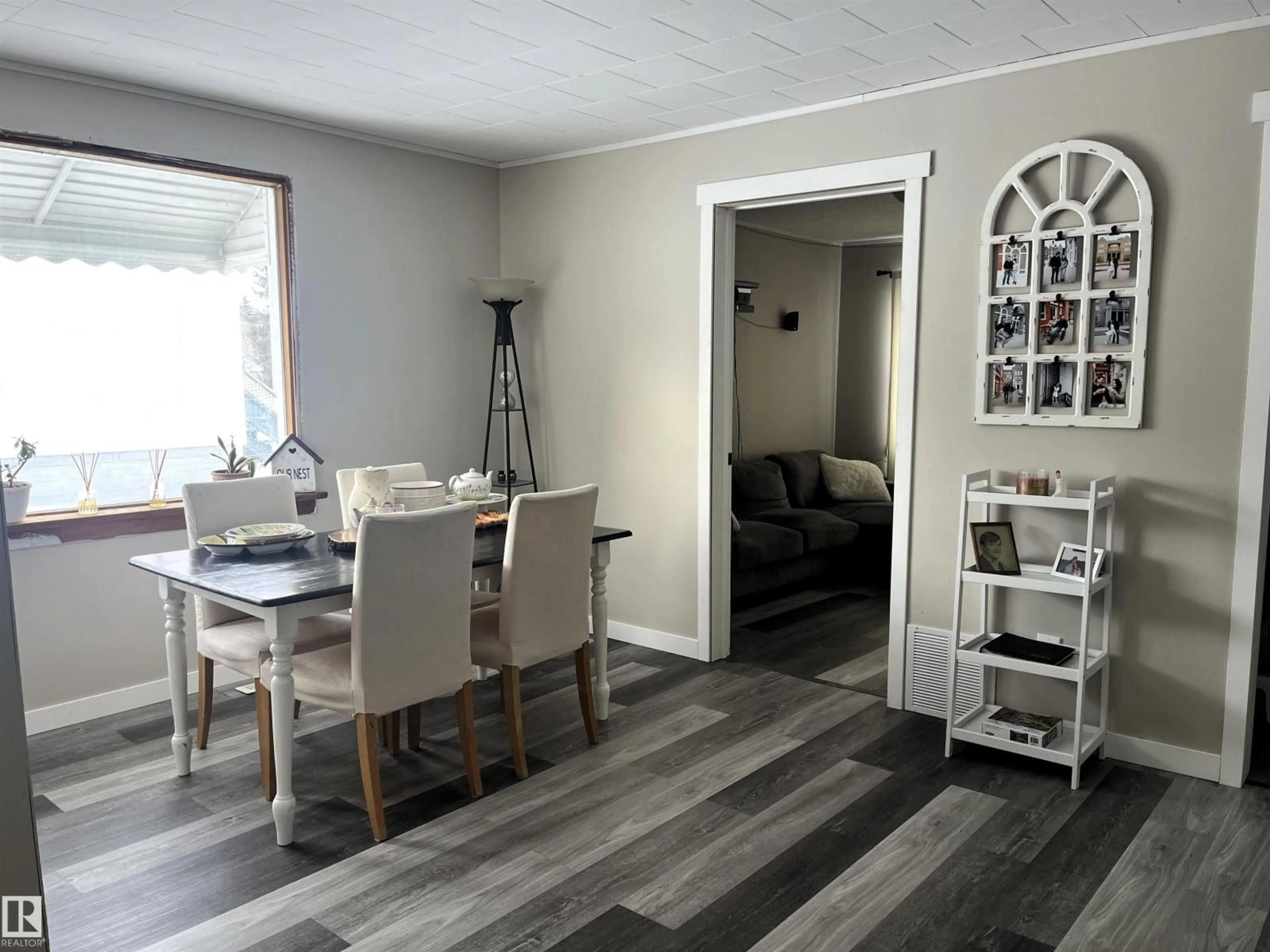 Dining room, wood/laminate floor for 4811 48 AVE, Evansburg Alberta T0E0T0