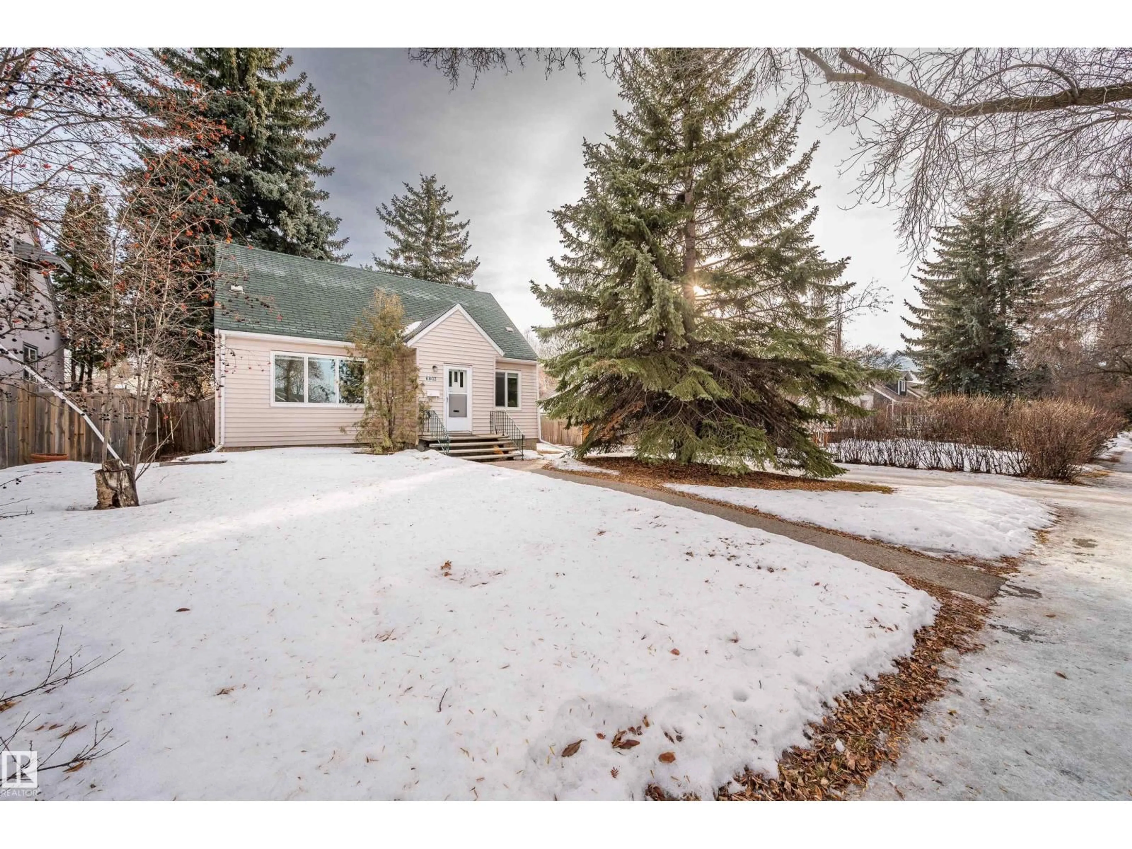 A pic from outside/outdoor area/front of a property/back of a property/a pic from drone, street for 6803 112A ST NW, Edmonton Alberta T6H3K5