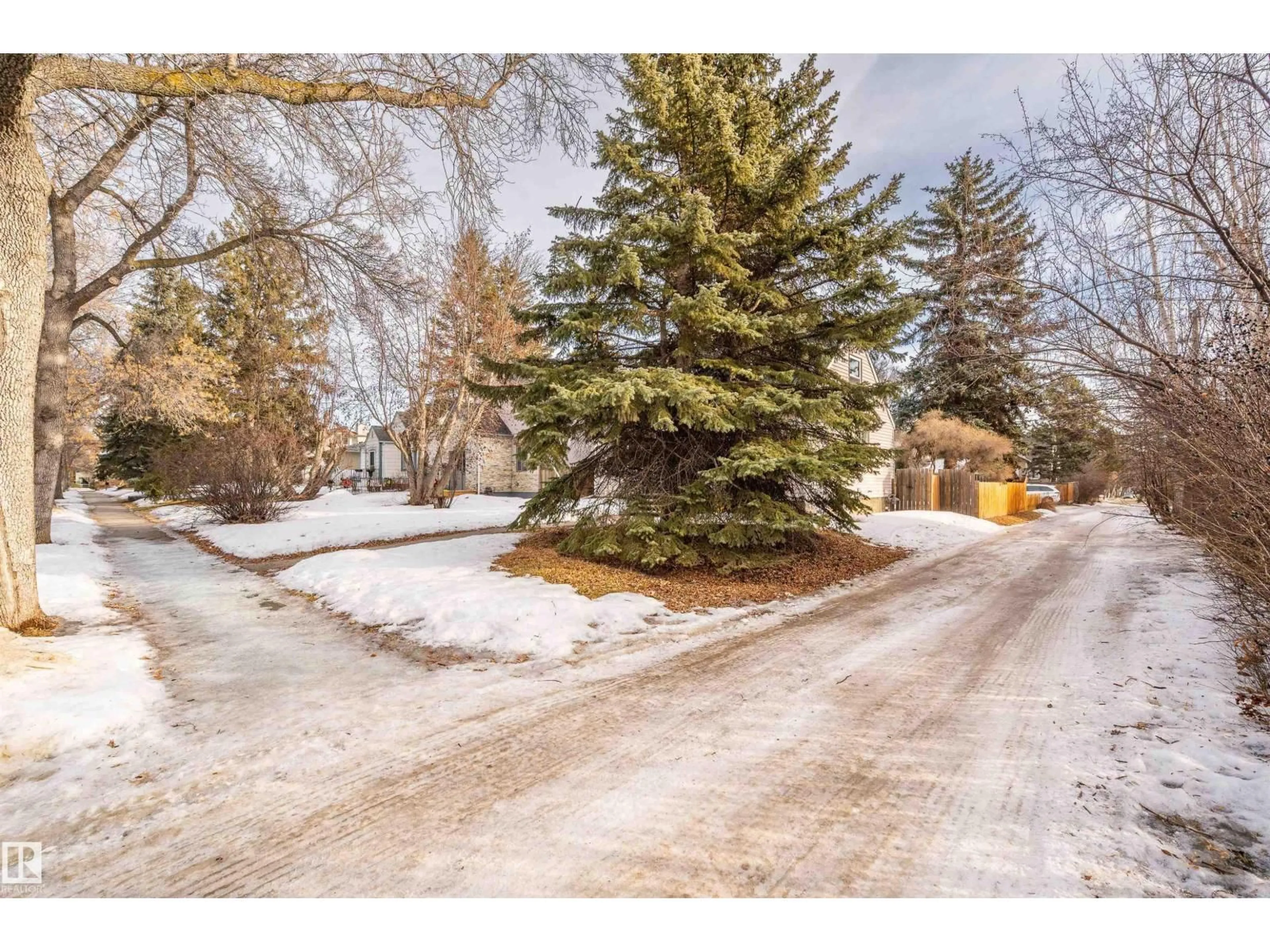 A pic from outside/outdoor area/front of a property/back of a property/a pic from drone, street for 6803 112A ST NW, Edmonton Alberta T6H3K5