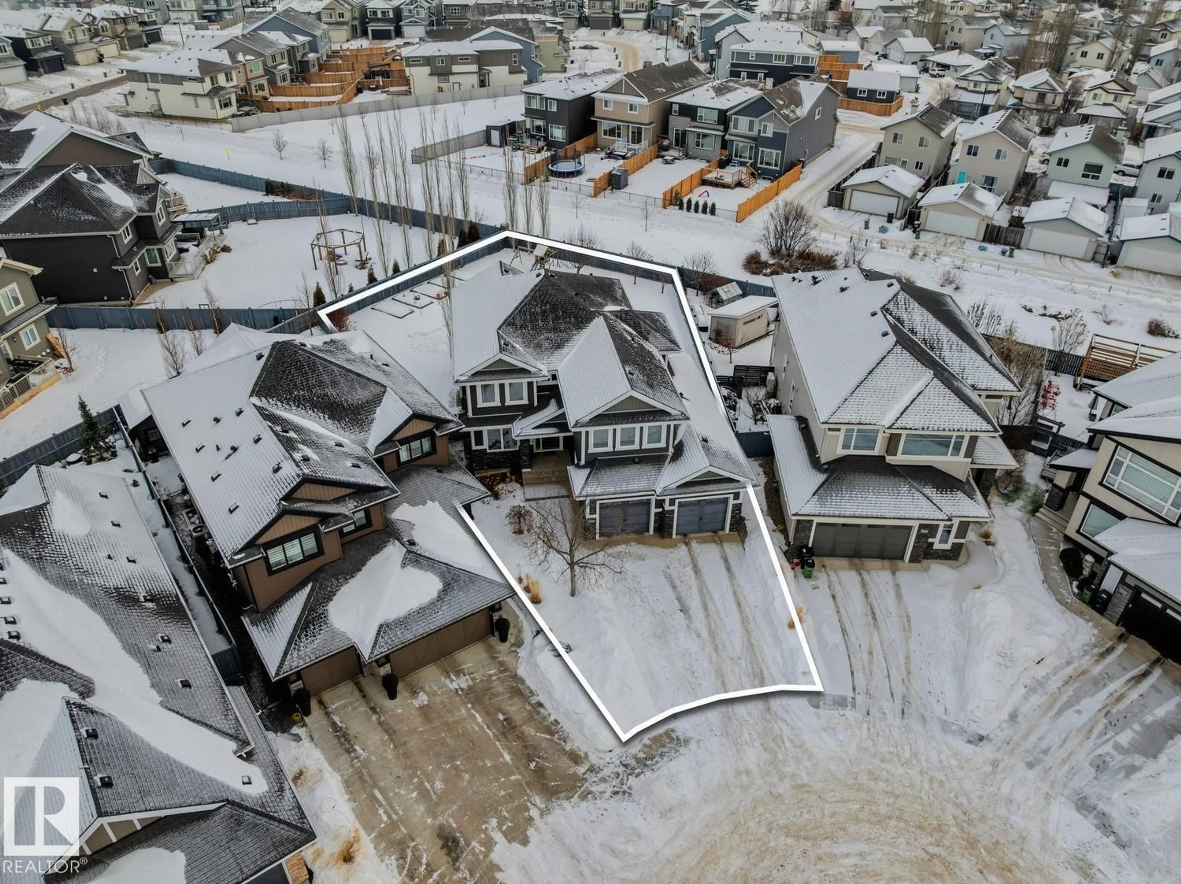 A pic from outside/outdoor area/front of a property/back of a property/a pic from drone, street for 4212 GORESKY CL, Edmonton Alberta T5T4V2