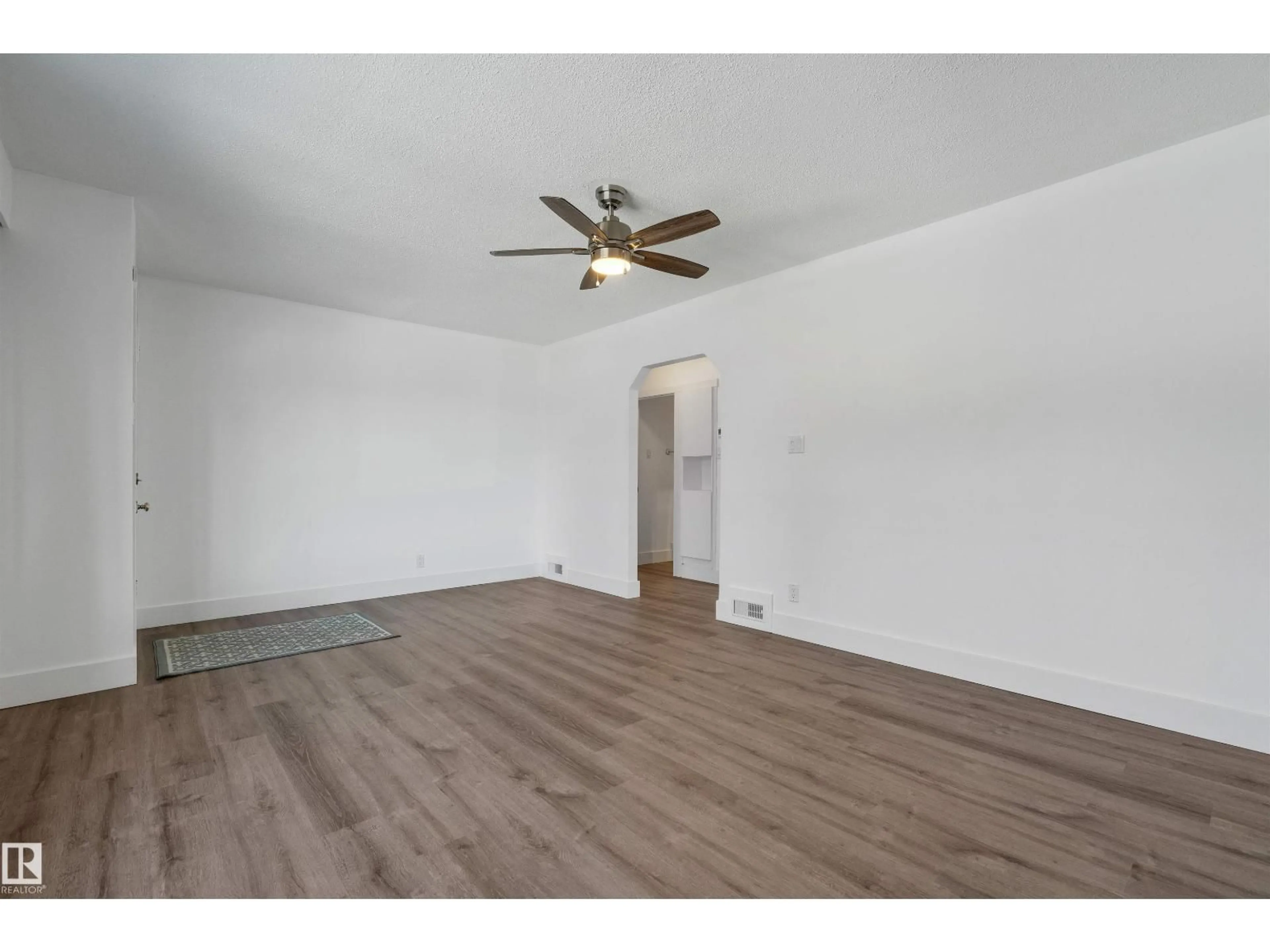 A pic of a room for 9111 151 ST, Edmonton Alberta T5R1J5