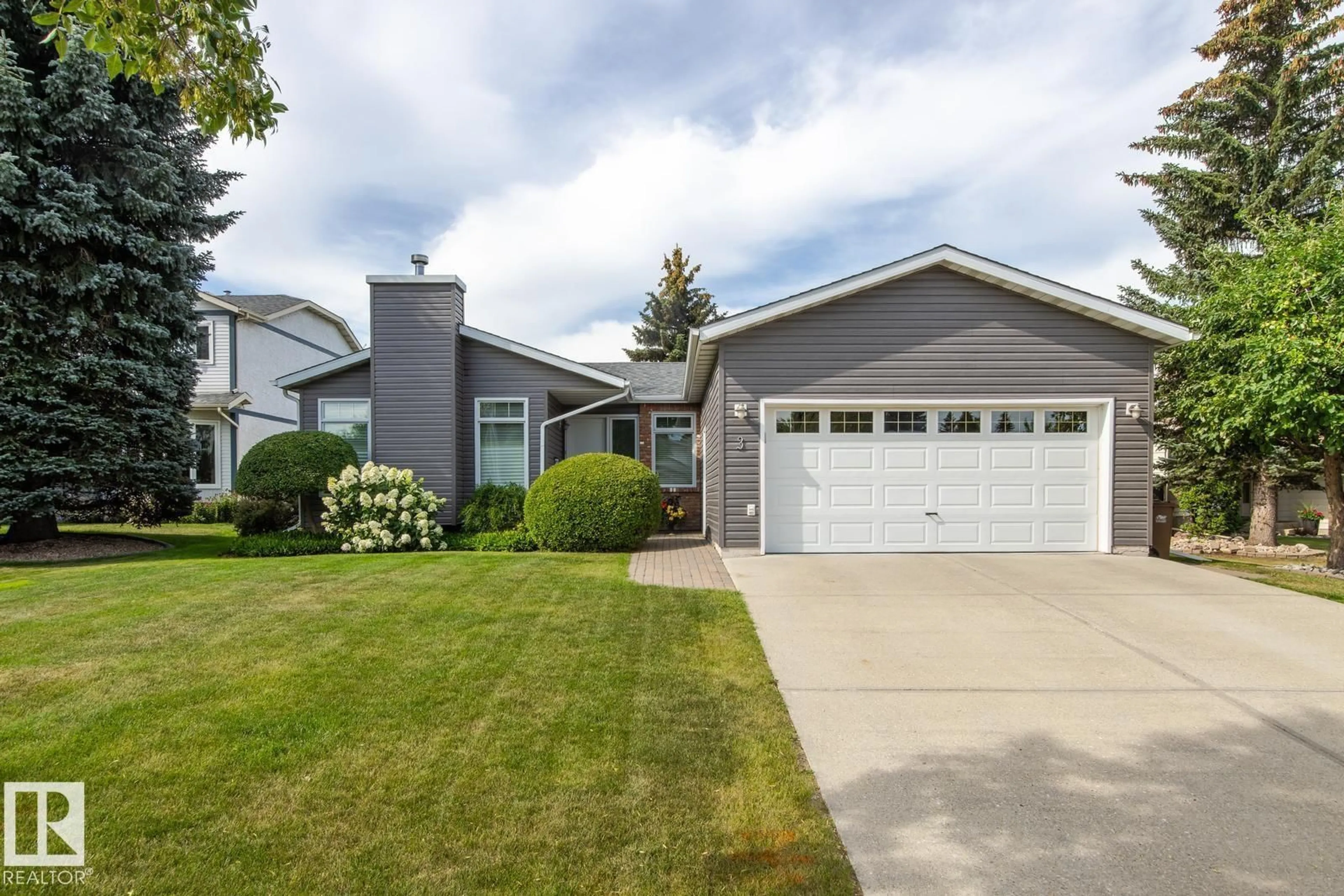 Home with vinyl exterior material, street for 3 WINGATE PL, St. Albert Alberta T8N3G2