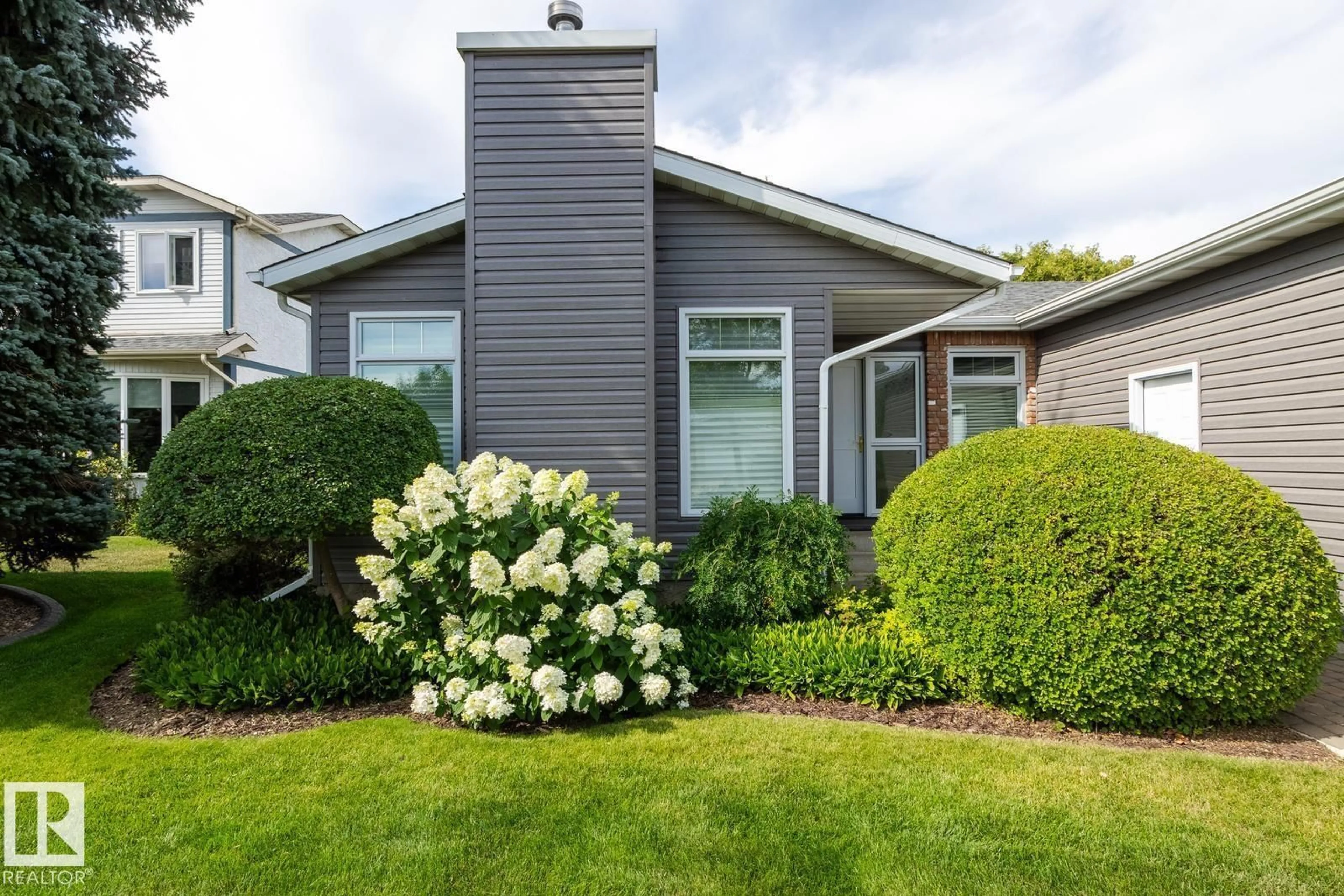 Home with vinyl exterior material, street for 3 WINGATE PL, St. Albert Alberta T8N3G2