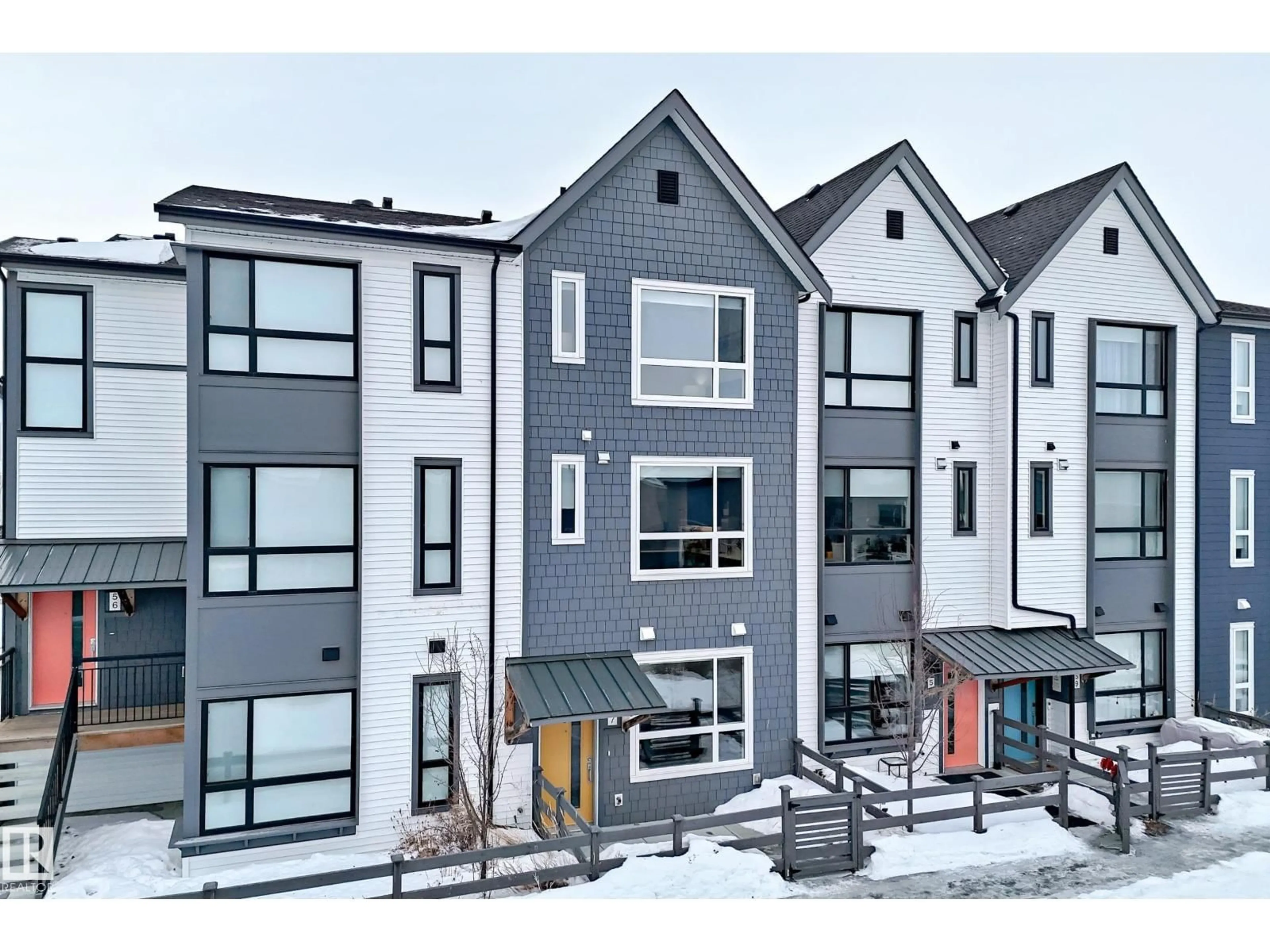 A pic from outside/outdoor area/front of a property/back of a property/a pic from drone, unknown for 57 100 JENSEN LAKES BV, St. Albert Alberta T8N7T9