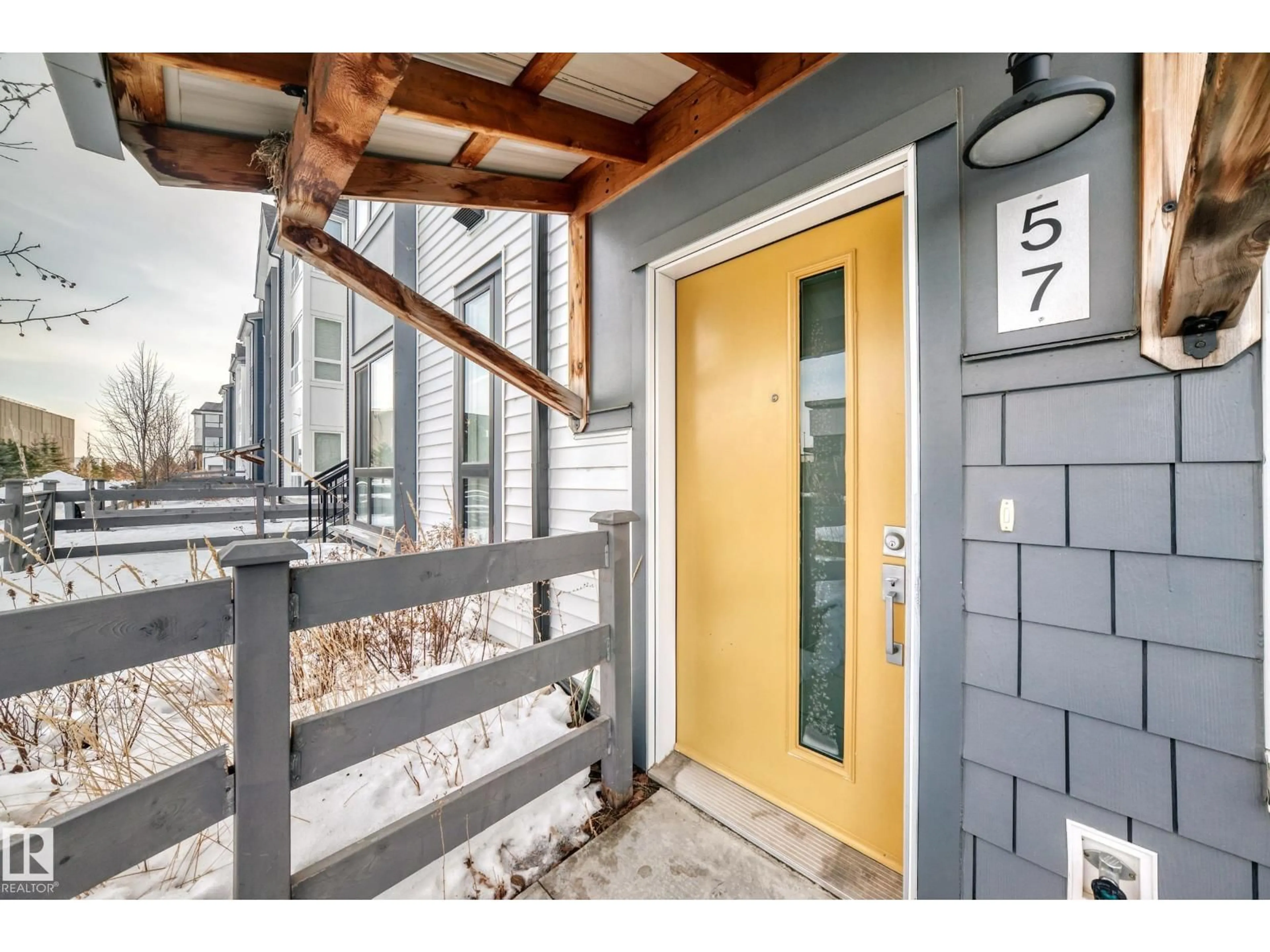 Indoor entryway for 57 100 JENSEN LAKES BV, St. Albert Alberta T8N7T9