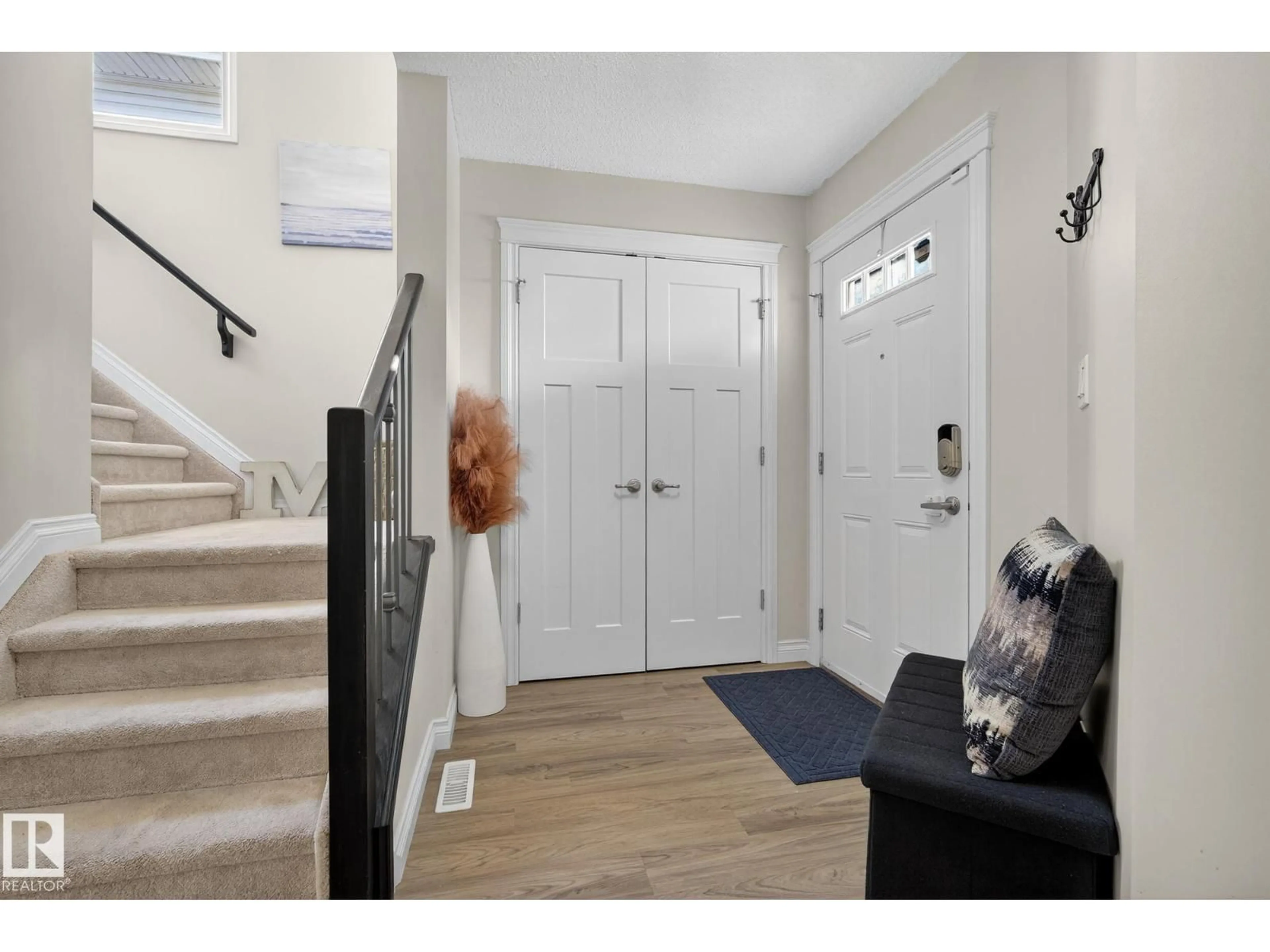 Indoor entryway for 64 HAMILTON, Spruce Grove Alberta T7X0K4