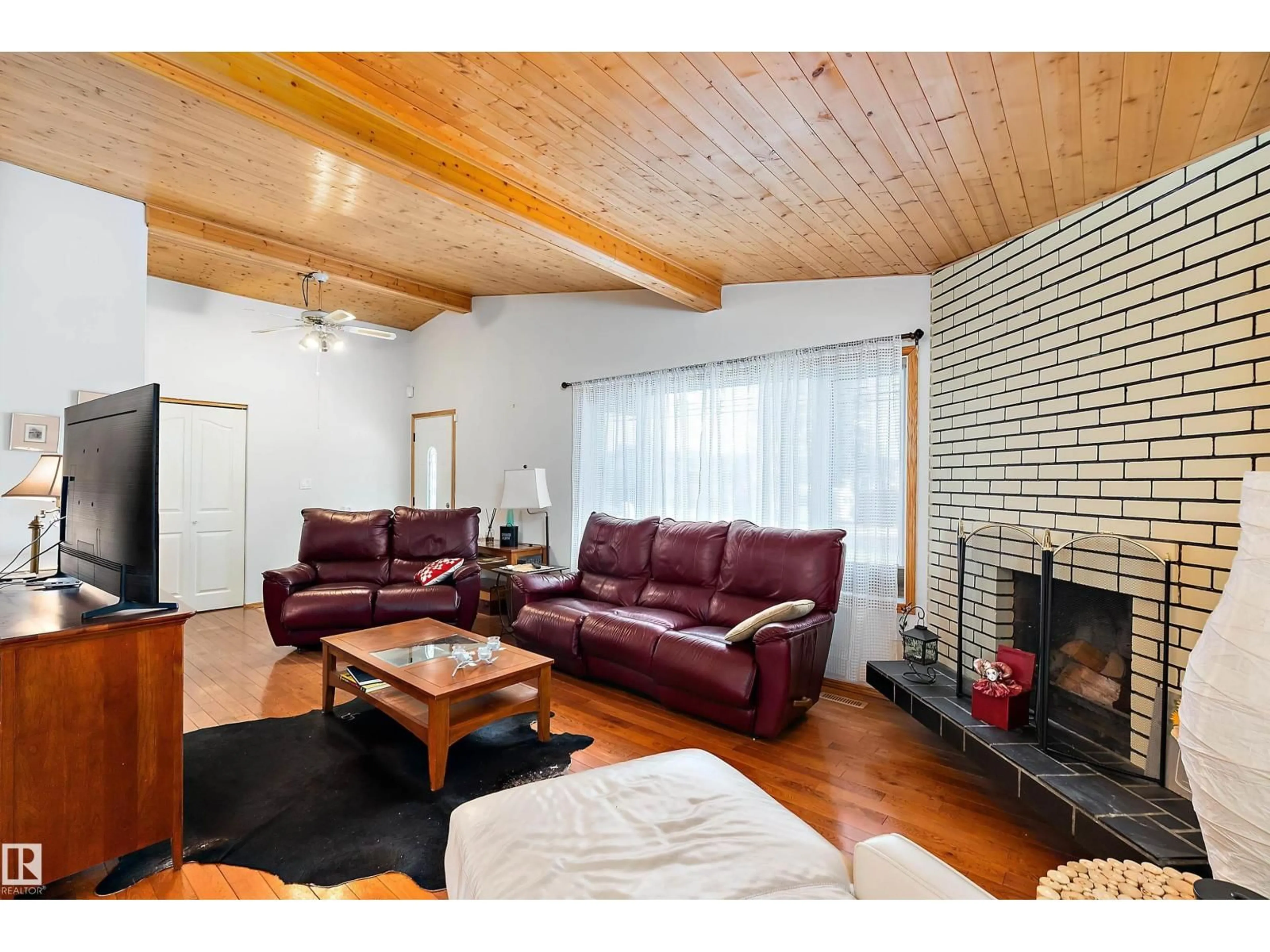 Living room with furniture, wood/laminate floor for 7 MOHAWK CR, Leduc Alberta T9E4G4