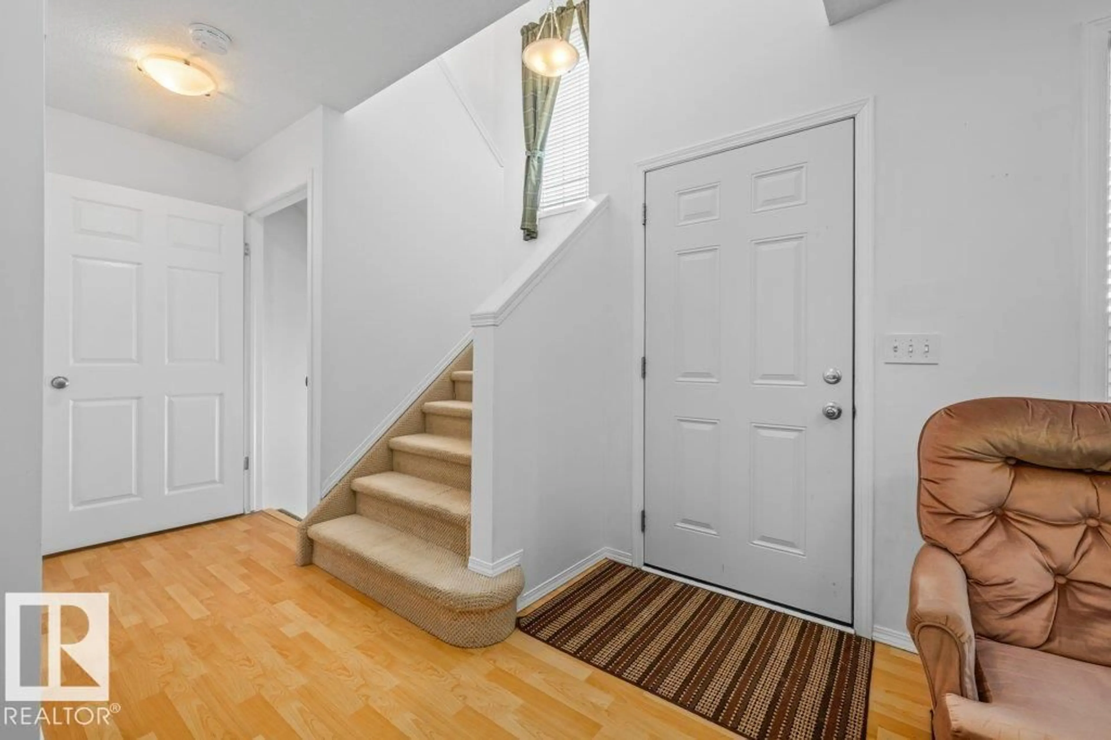 Indoor entryway for 69 ERIE STREET, Devon Alberta T9G2G3