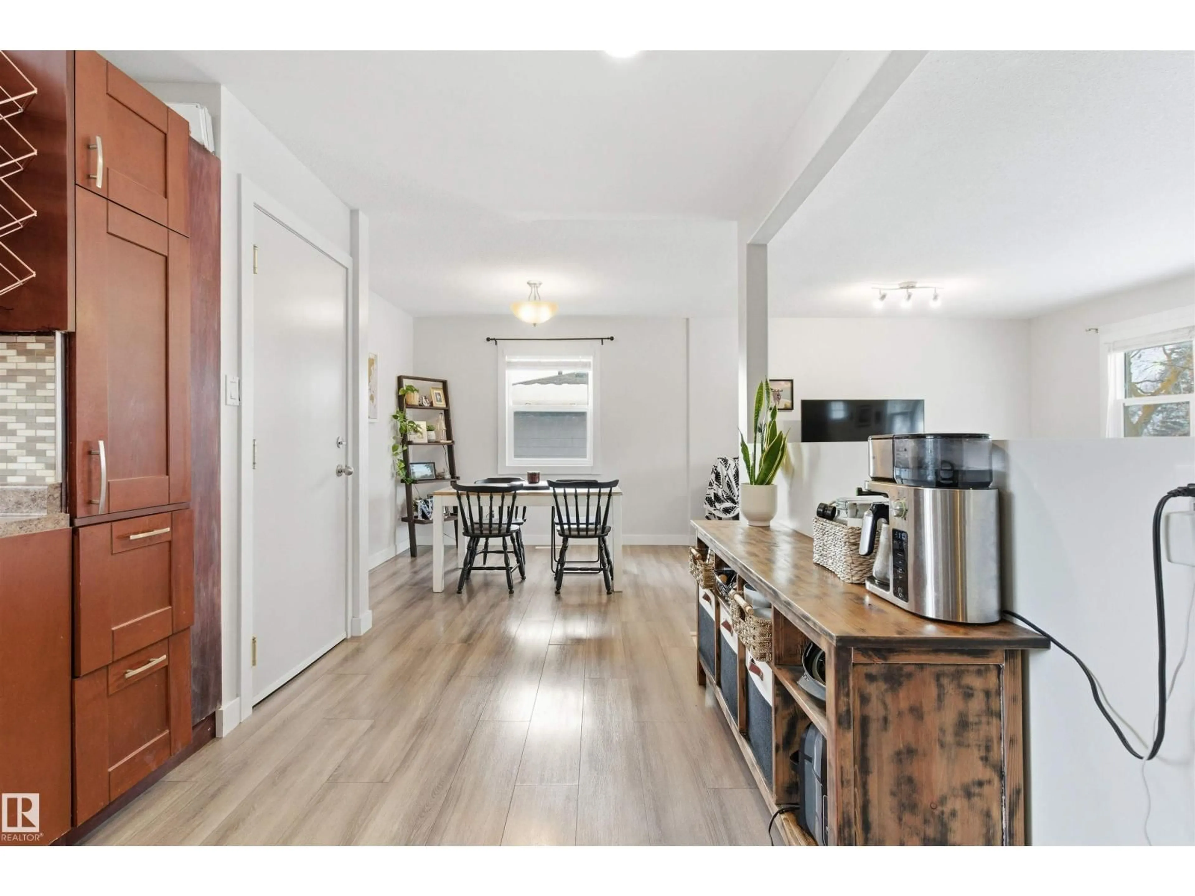 Indoor entryway for 2 SHERIDAN DR, St. Albert Alberta T8N0J2