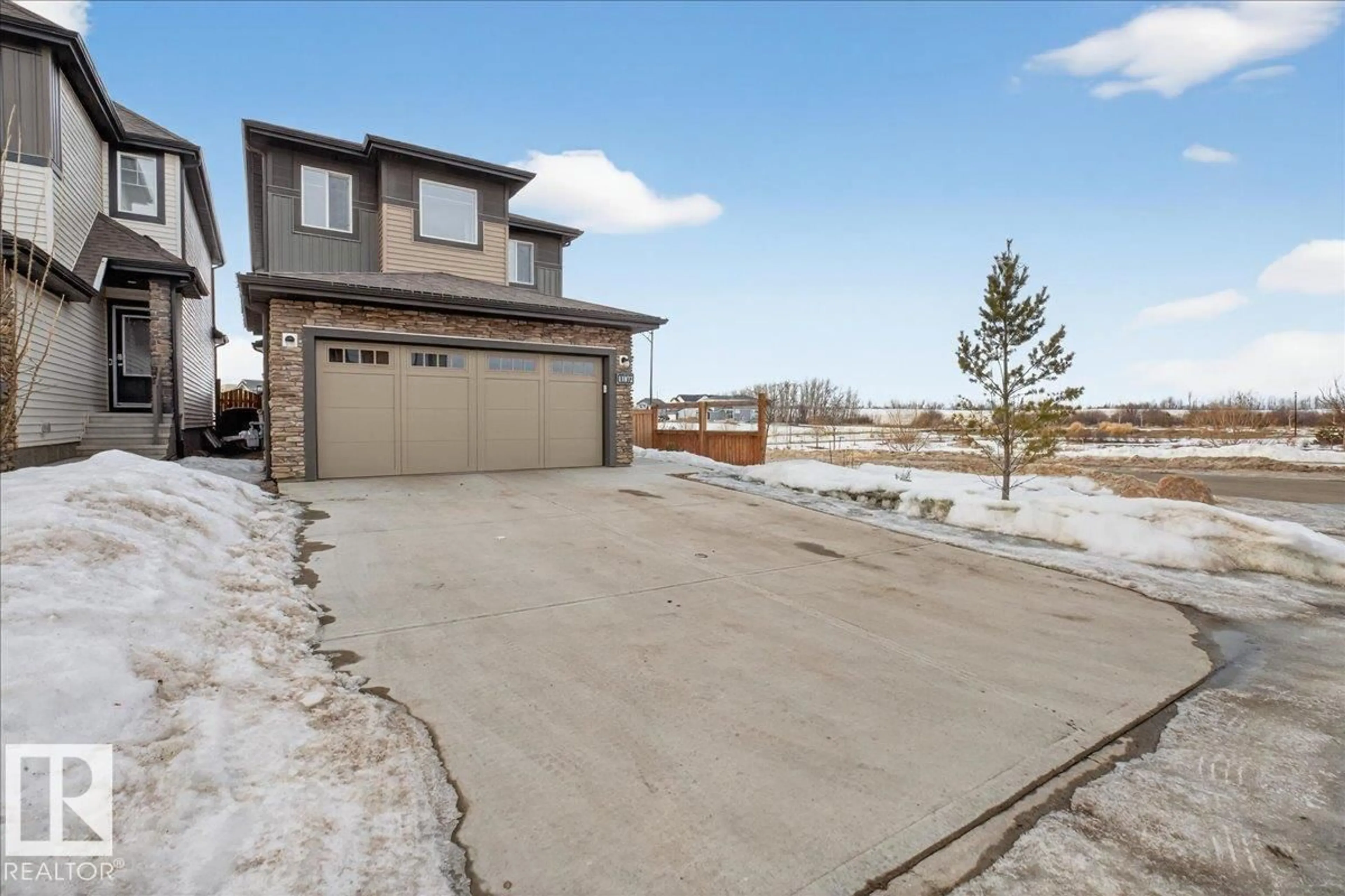 A pic from outside/outdoor area/front of a property/back of a property/a pic from drone, street for 13072 211 ST, Edmonton Alberta T5S0P5