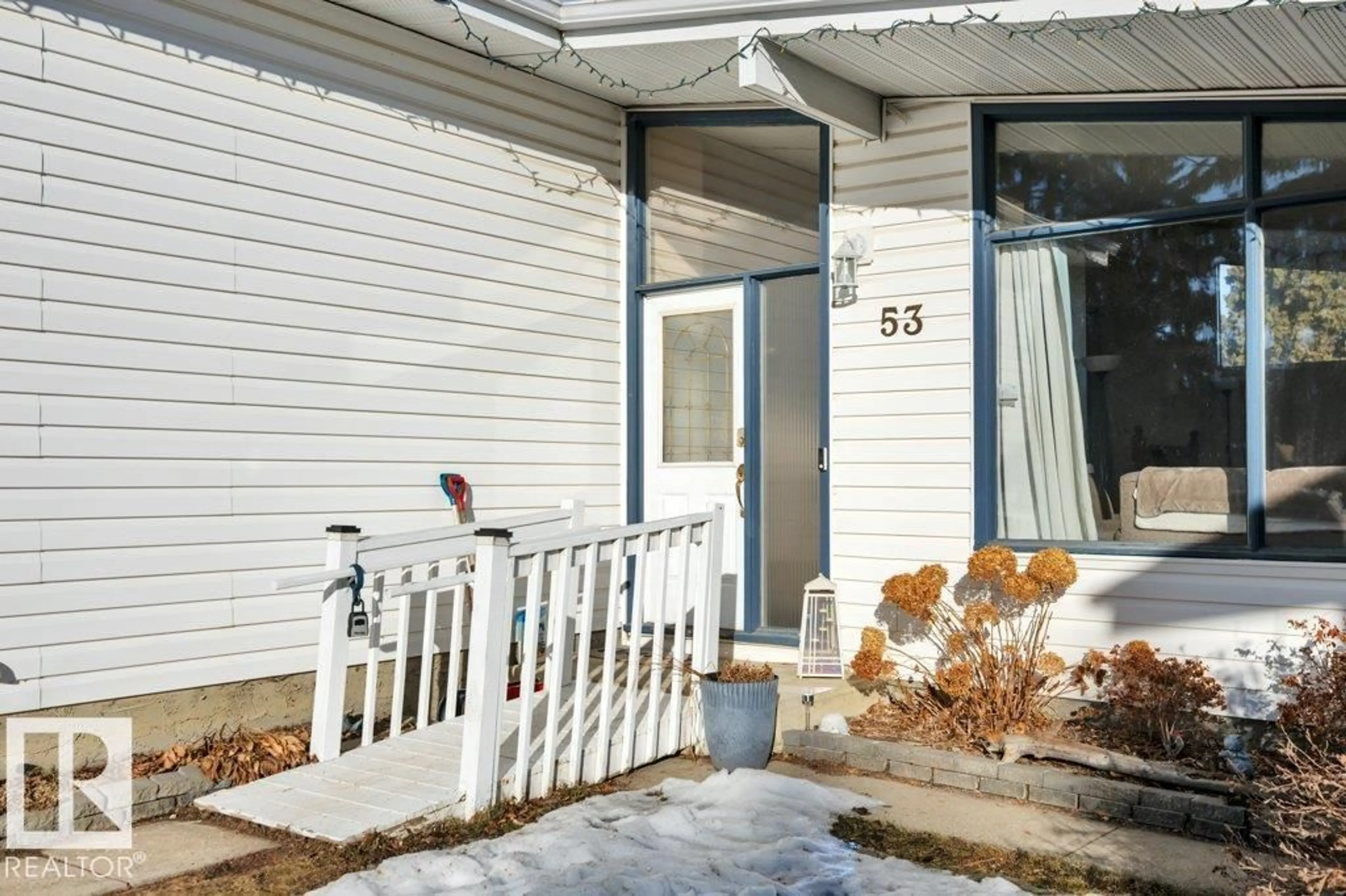 Patio, street for 53 BELLEVILLE AV, Spruce Grove Alberta T7X1J7