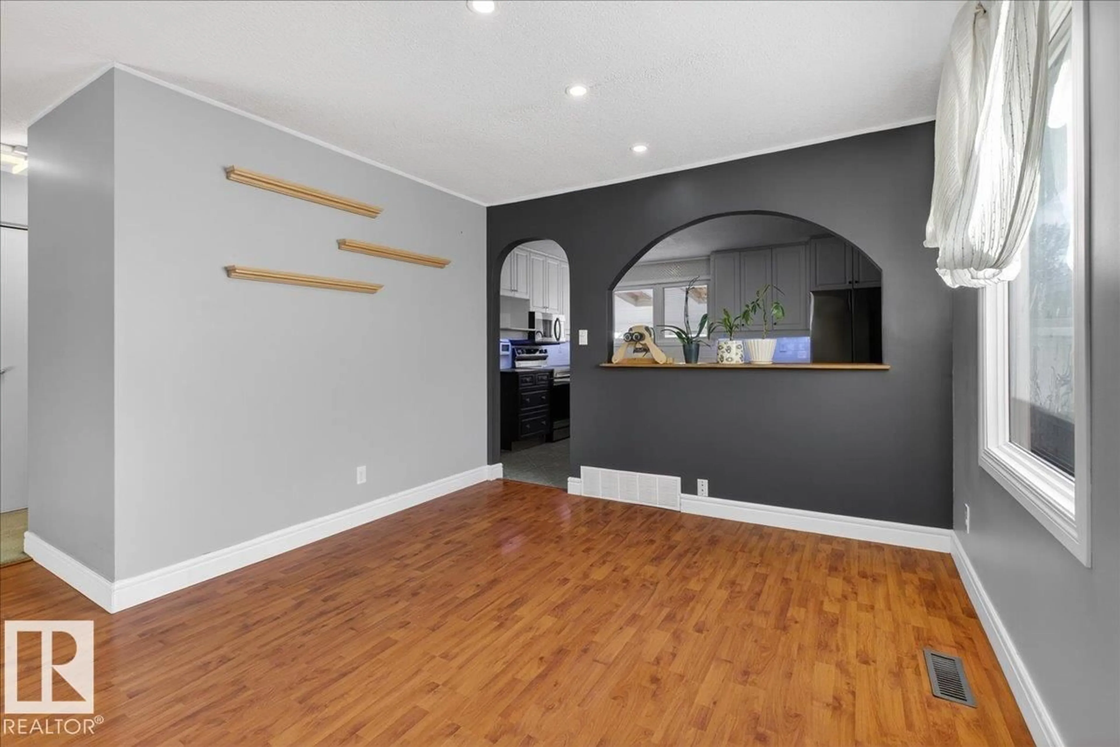 Indoor entryway for 28 AFTON CR, St. Albert Alberta T8N2T3