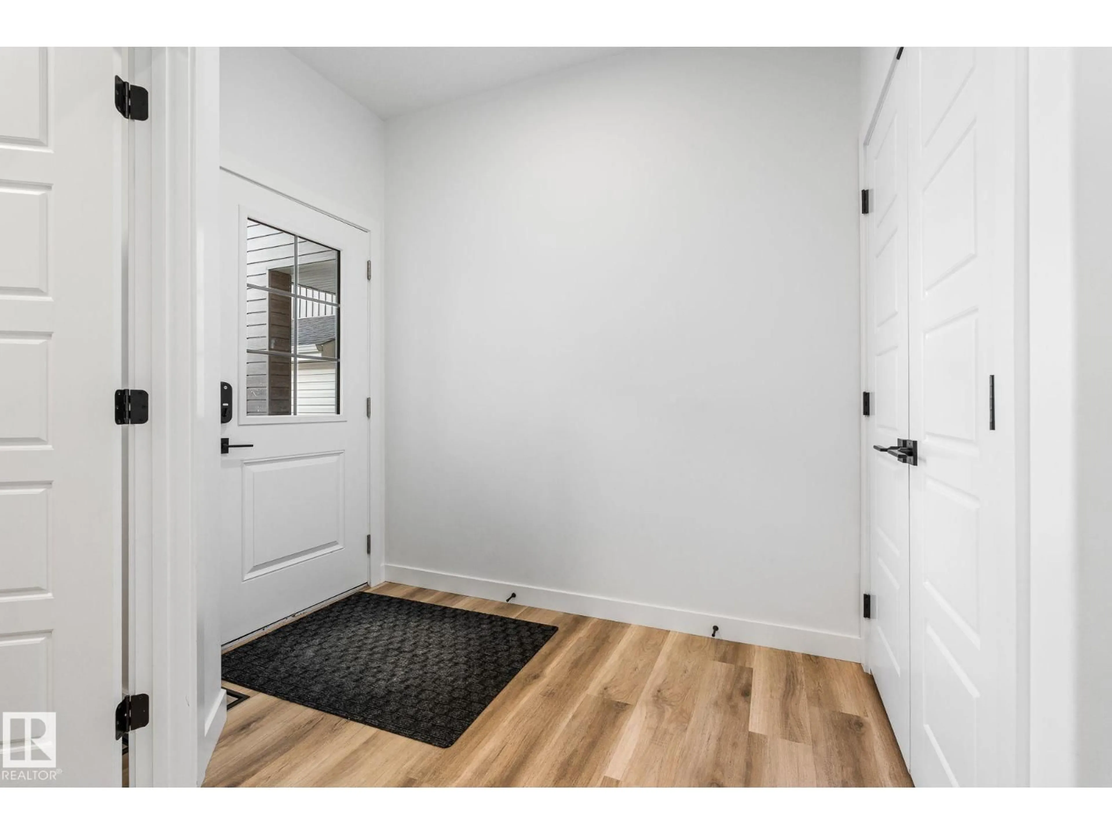 Indoor entryway for 342 MEADOWVIEW DR, Fort Saskatchewan Alberta T8L0Y4