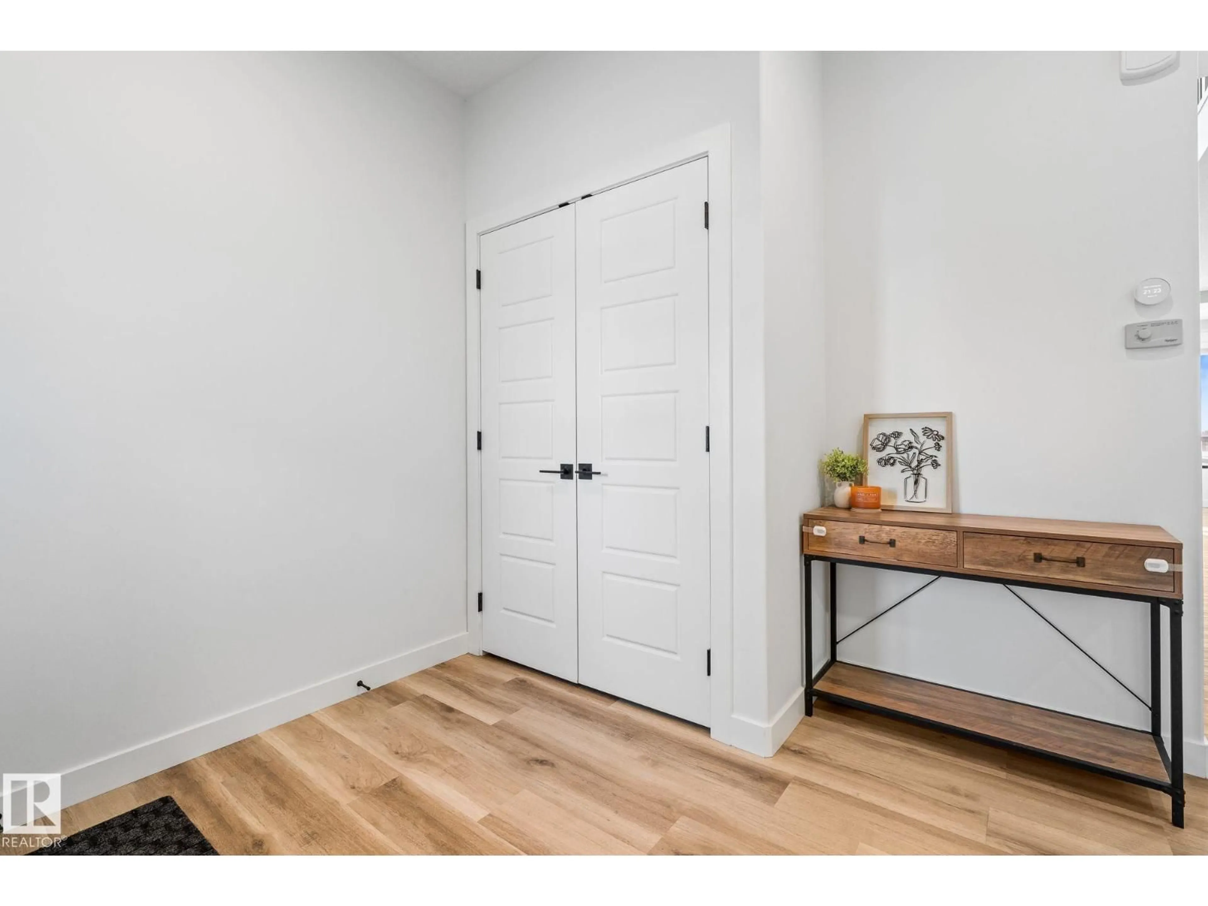 Indoor entryway for 342 MEADOWVIEW DR, Fort Saskatchewan Alberta T8L0Y4