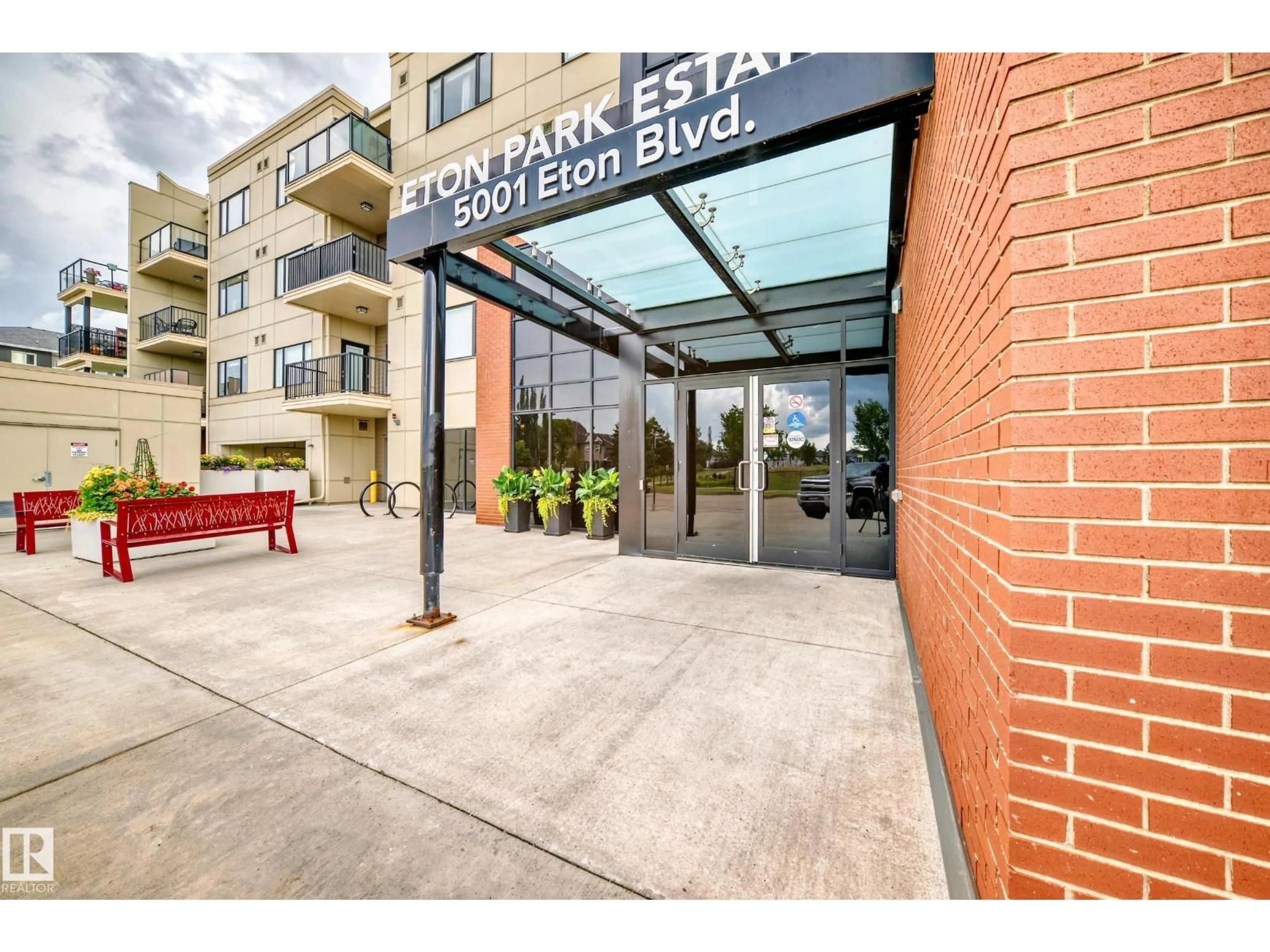 Indoor entryway for 304 - 5001 ETON BV, Sherwood Park Alberta T8H0N7