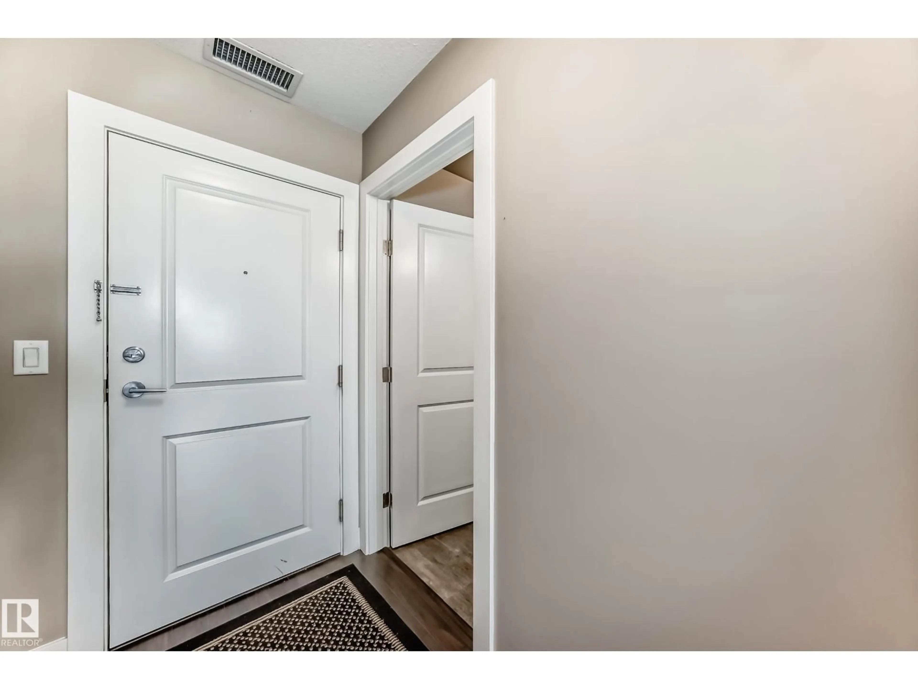 Indoor entryway for 304 - 5001 ETON BV, Sherwood Park Alberta T8H0N7