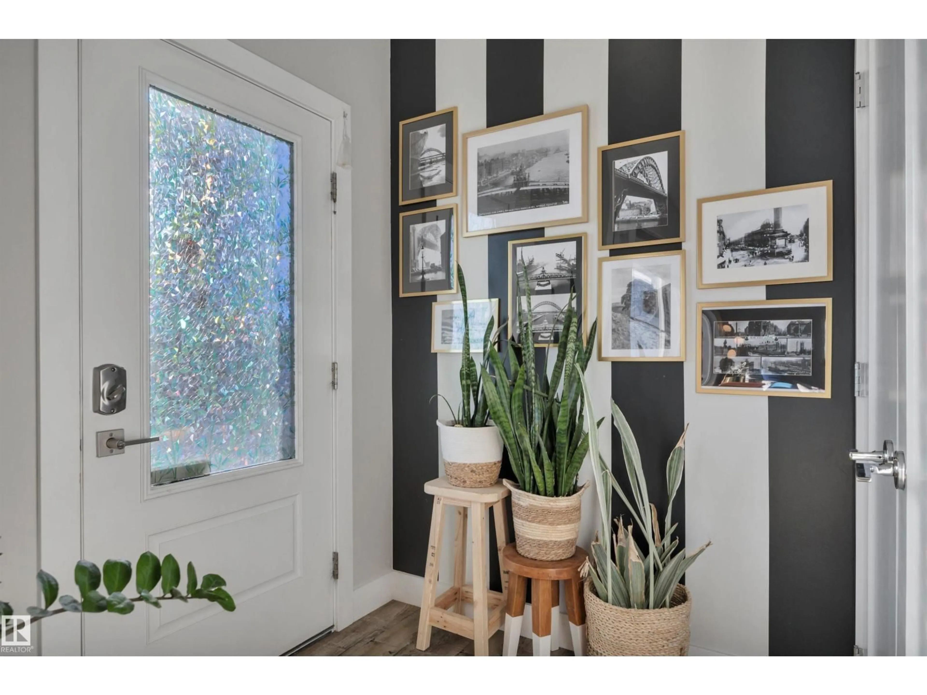 Indoor entryway for 810 MORRIS AV, Leduc Alberta T9E1E9