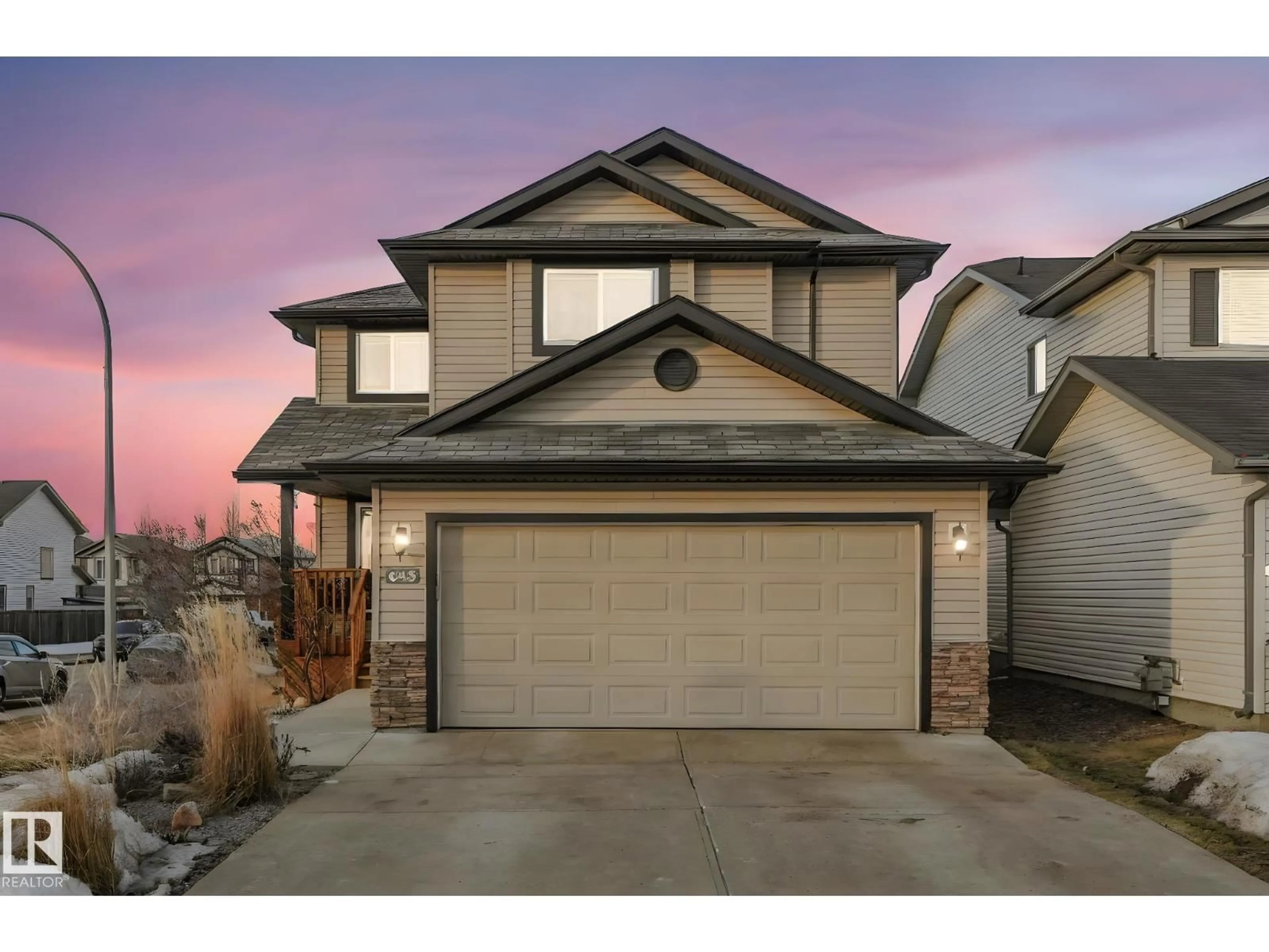 Home with vinyl exterior material, street for 643 FOXTAIL LN, Sherwood Park Alberta T8A4P2