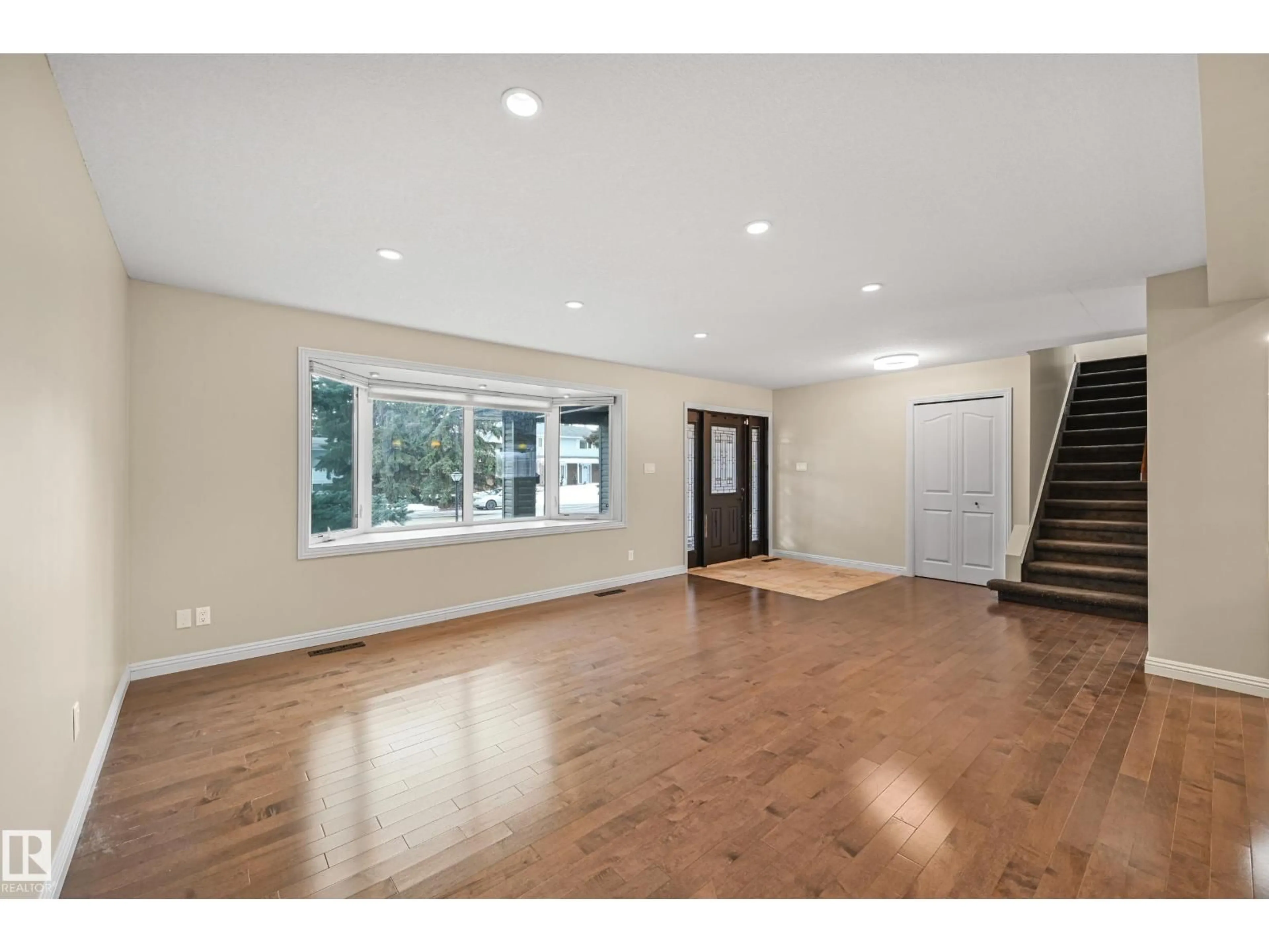 Unknown for 2 WESTBROOK DR, Edmonton Alberta T6J2C9