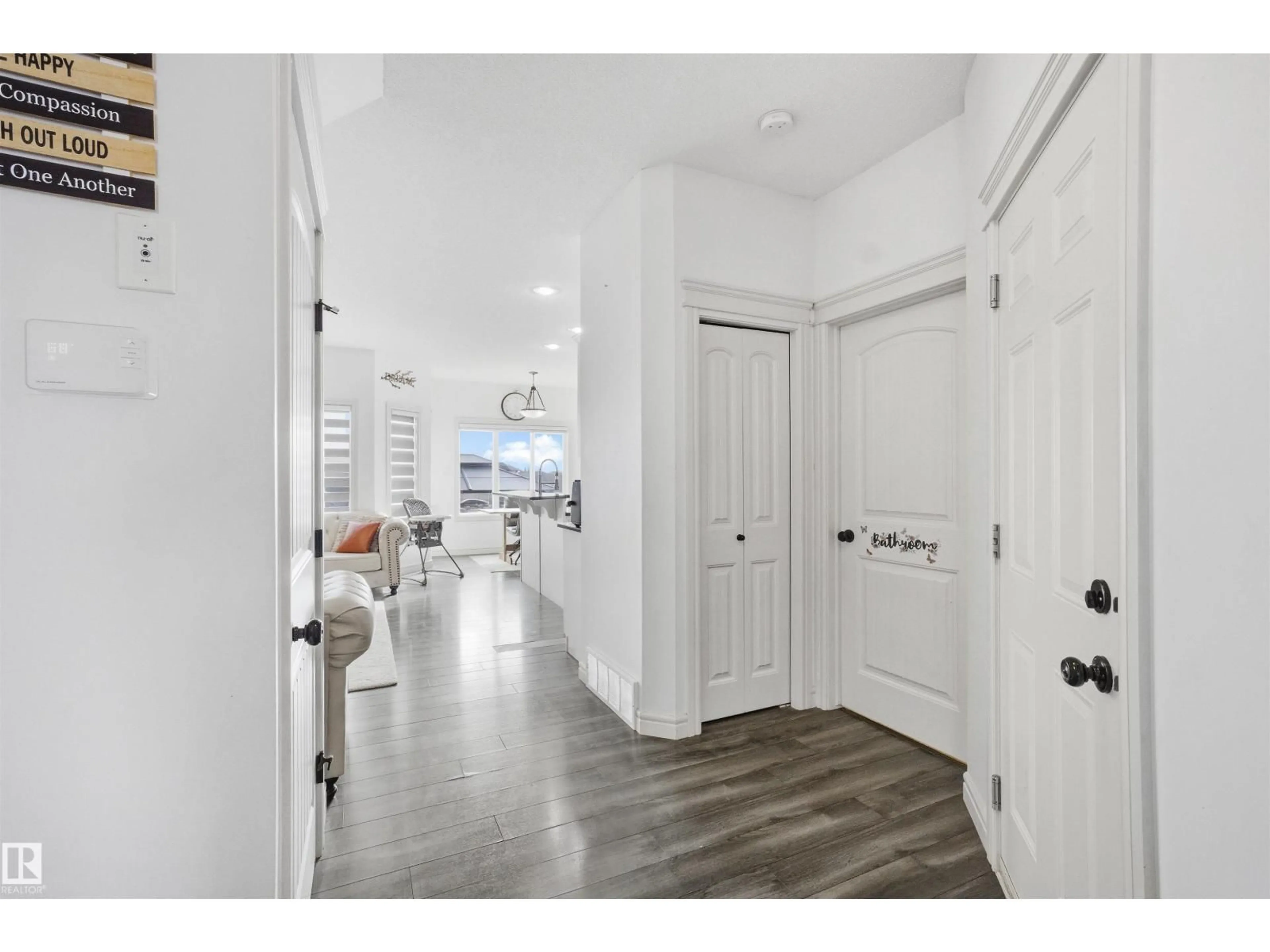 Indoor entryway for 1965 118 ST, Edmonton Alberta T6W2E4