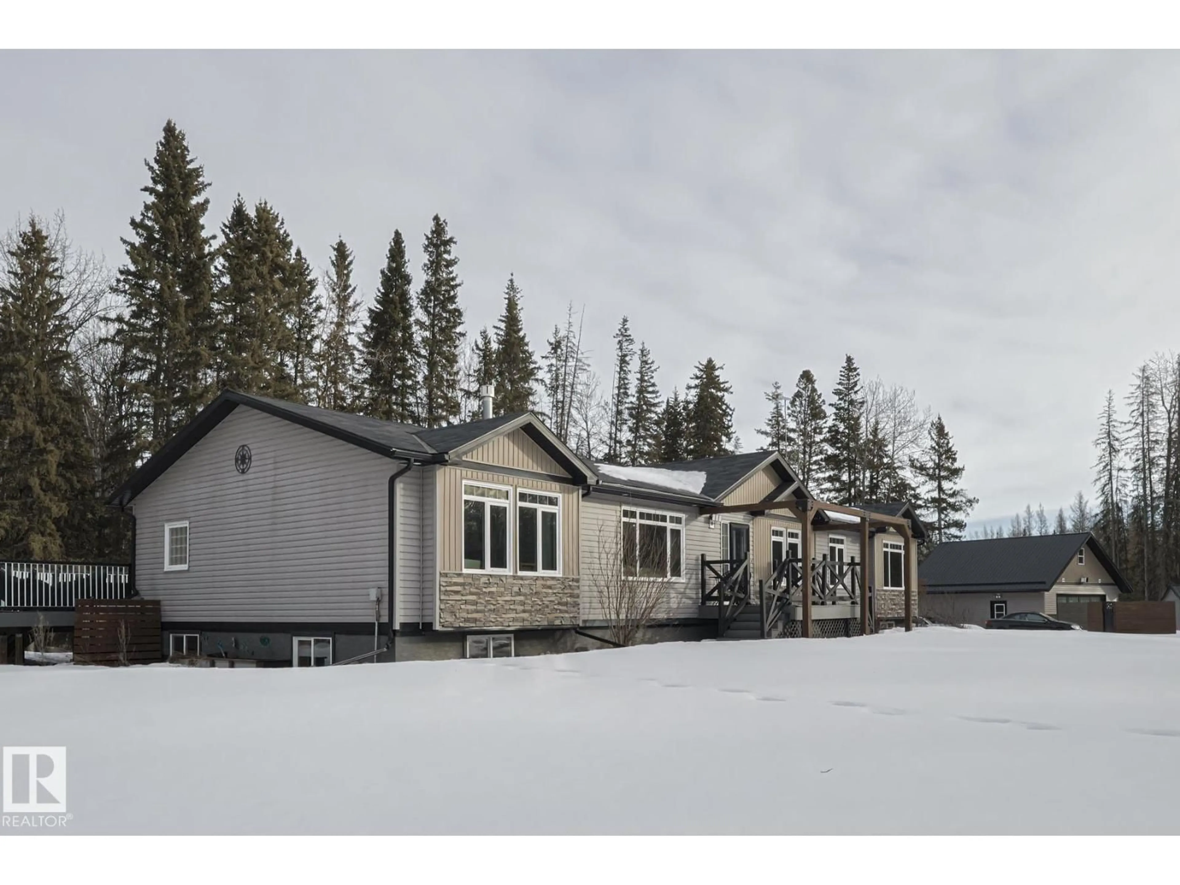 A pic from outside/outdoor area/front of a property/back of a property/a pic from drone, unknown for 54501 RGE ROAD 62, Rural Lac Ste. Anne County Alberta T7X0O0