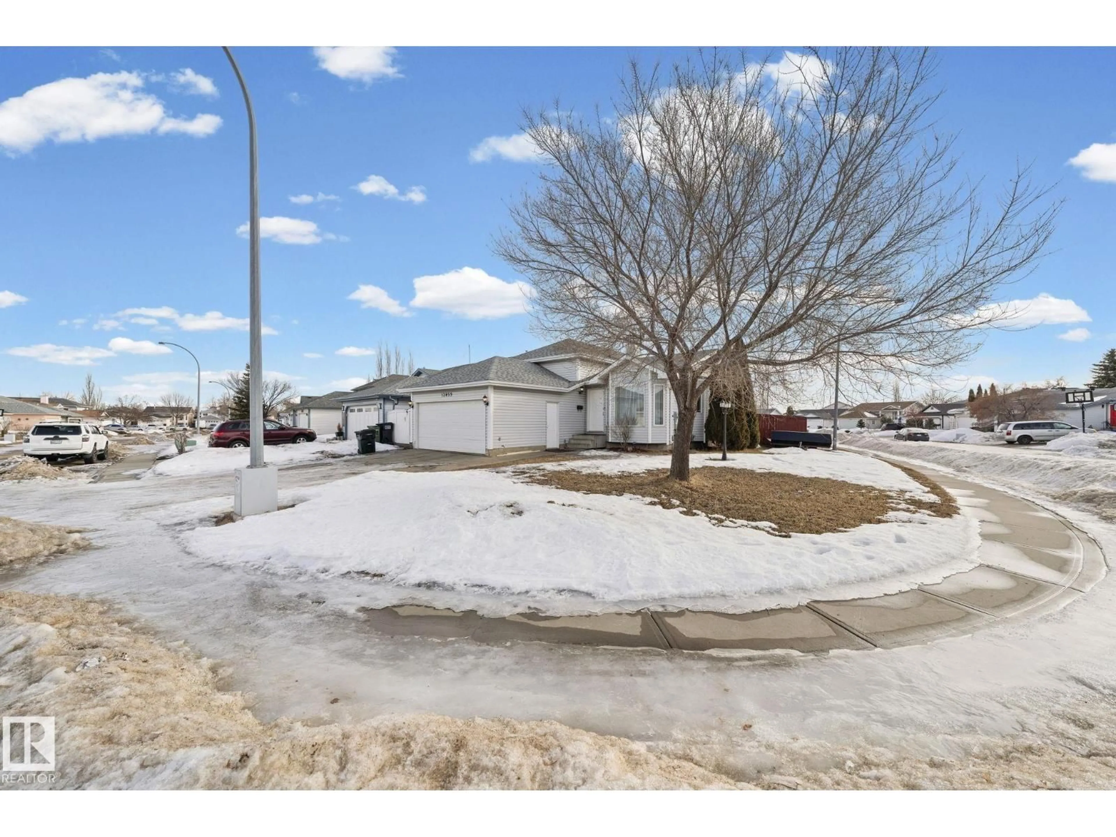 A pic from outside/outdoor area/front of a property/back of a property/a pic from drone, street for 13859 131A AV, Edmonton Alberta T5L5A6