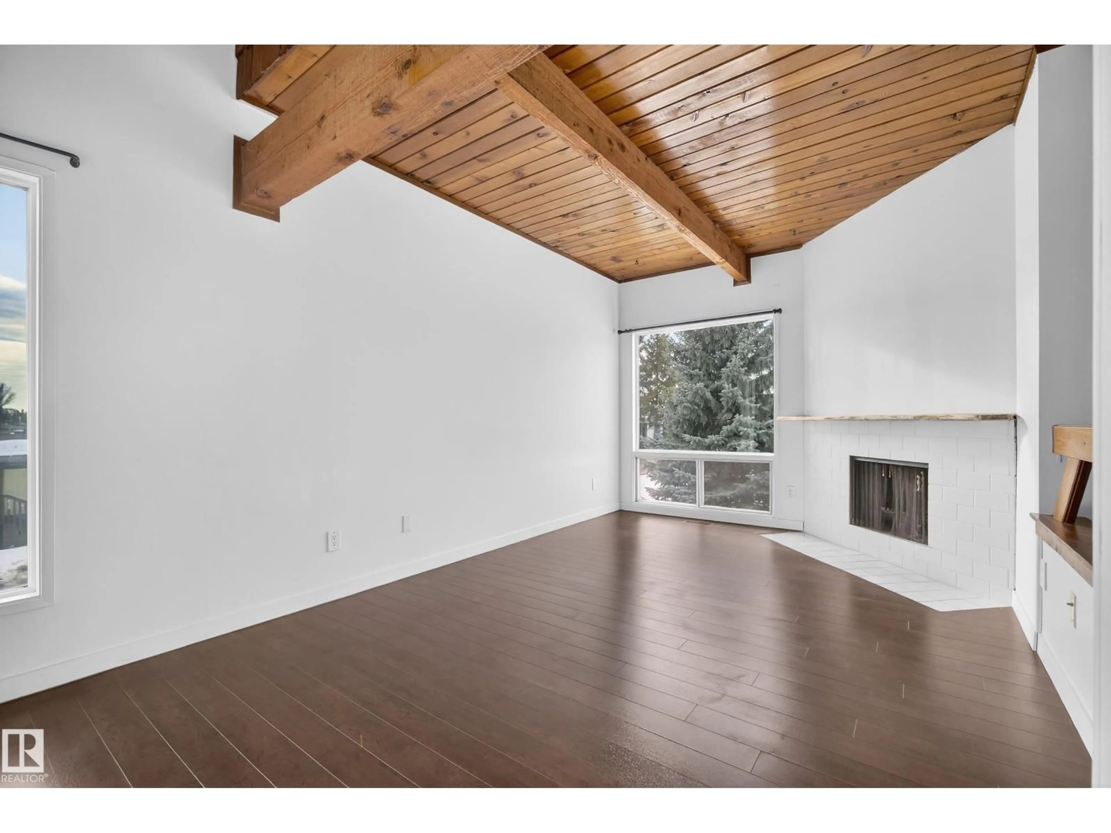 A pic of a room for 490 LEE RIDGE RD, Edmonton Alberta T6K2K3