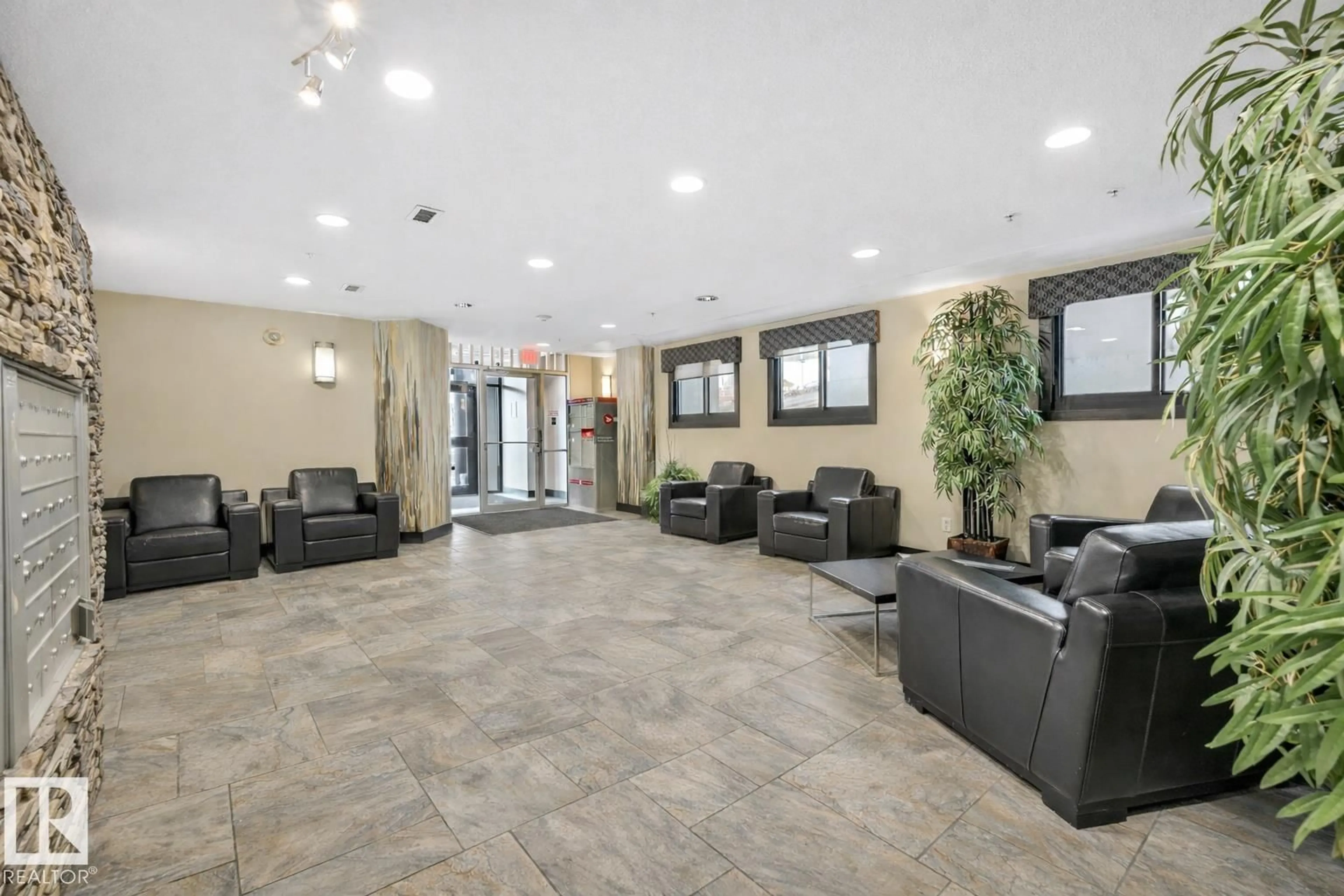 Lobby for 202 - 9707 106 ST NW, Edmonton Alberta T5K0B7