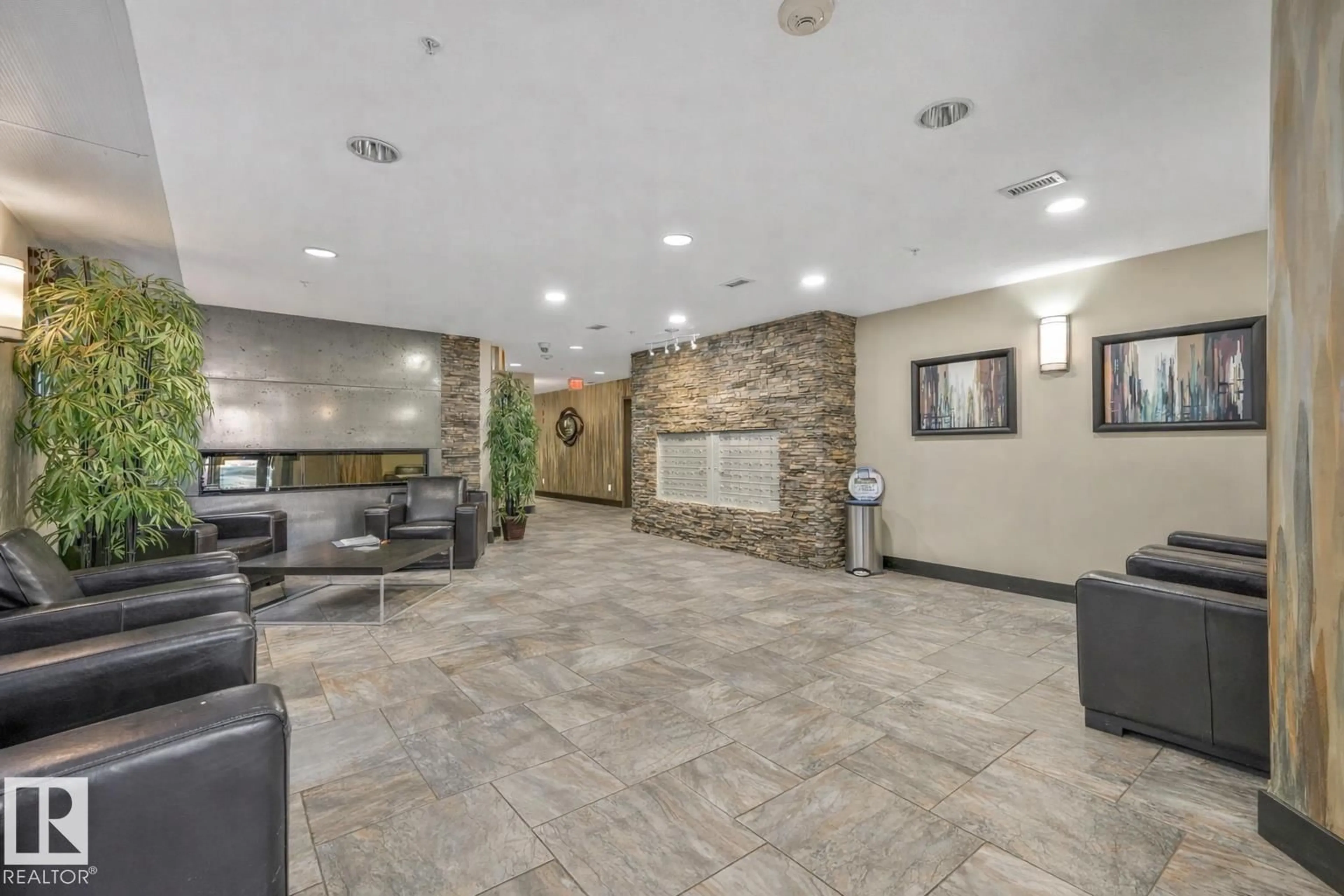 Lobby for 202 - 9707 106 ST NW, Edmonton Alberta T5K0B7