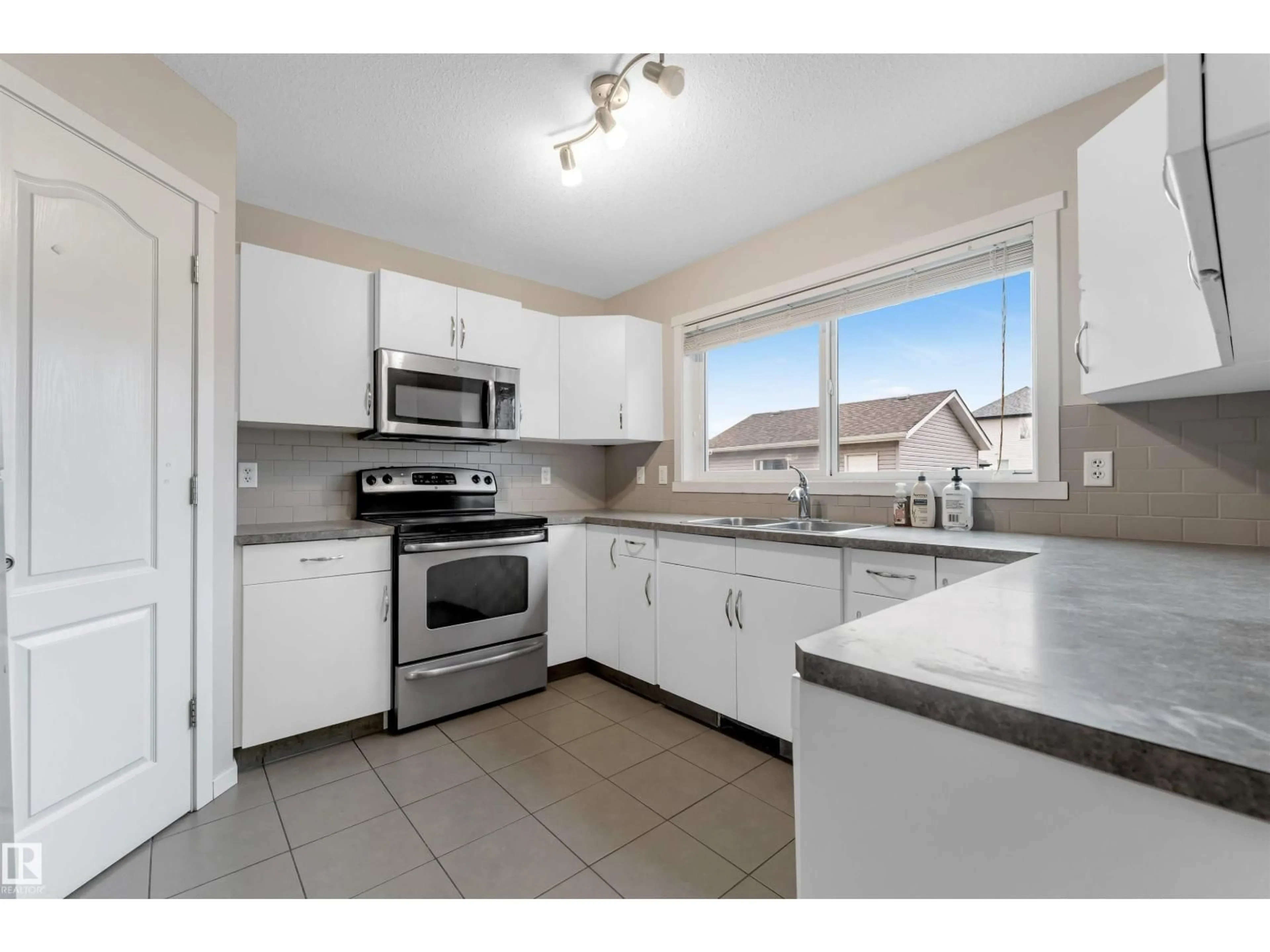 Unknown for 610 TAMARACK RD, Edmonton Alberta T6T0M8