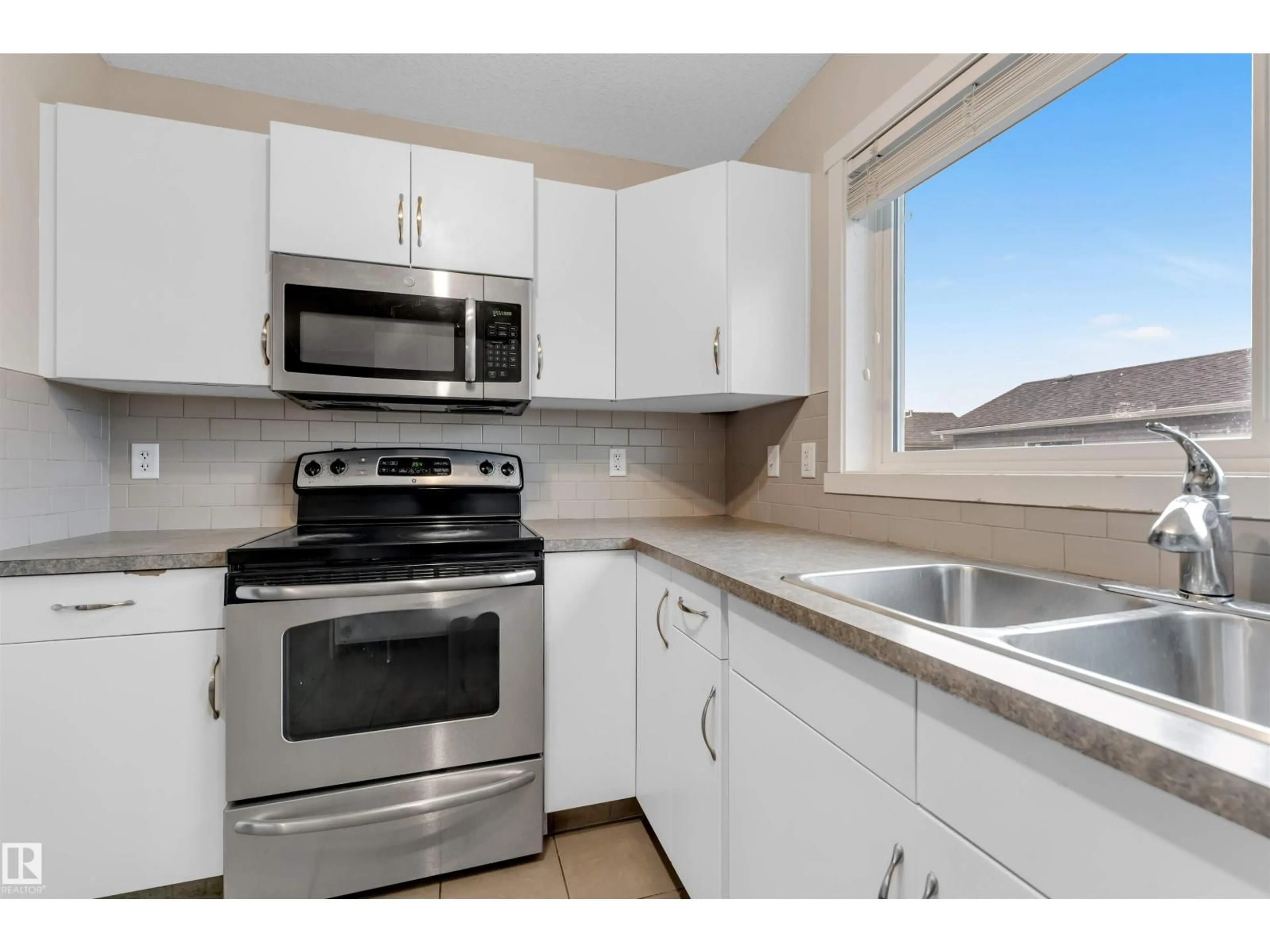 Standard kitchen, unknown for 610 TAMARACK RD, Edmonton Alberta T6T0M8