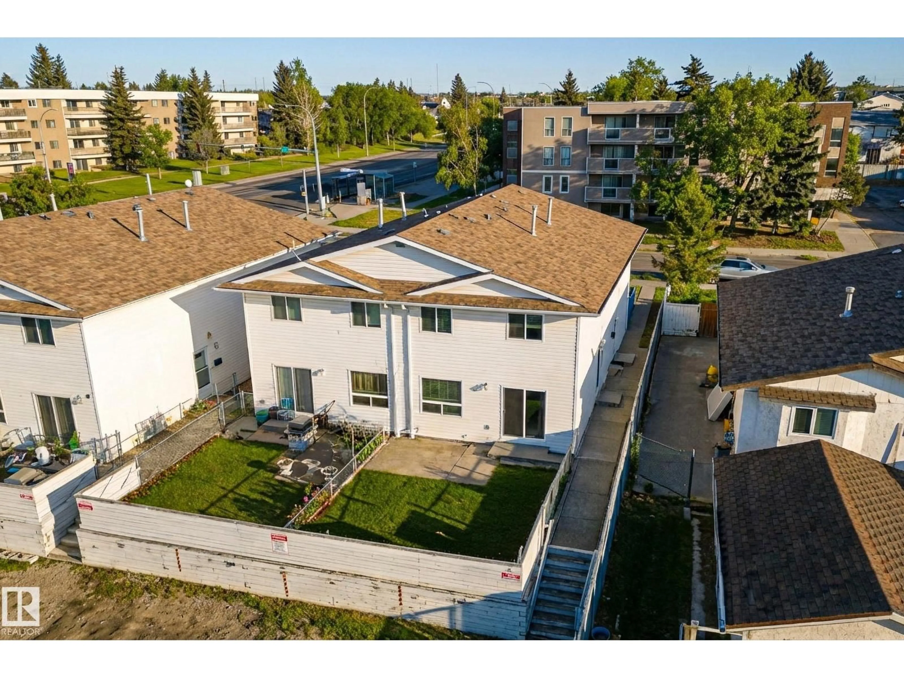A pic from outside/outdoor area/front of a property/back of a property/a pic from drone, unknown for 2206 38 ST, Edmonton Alberta T6L4C3