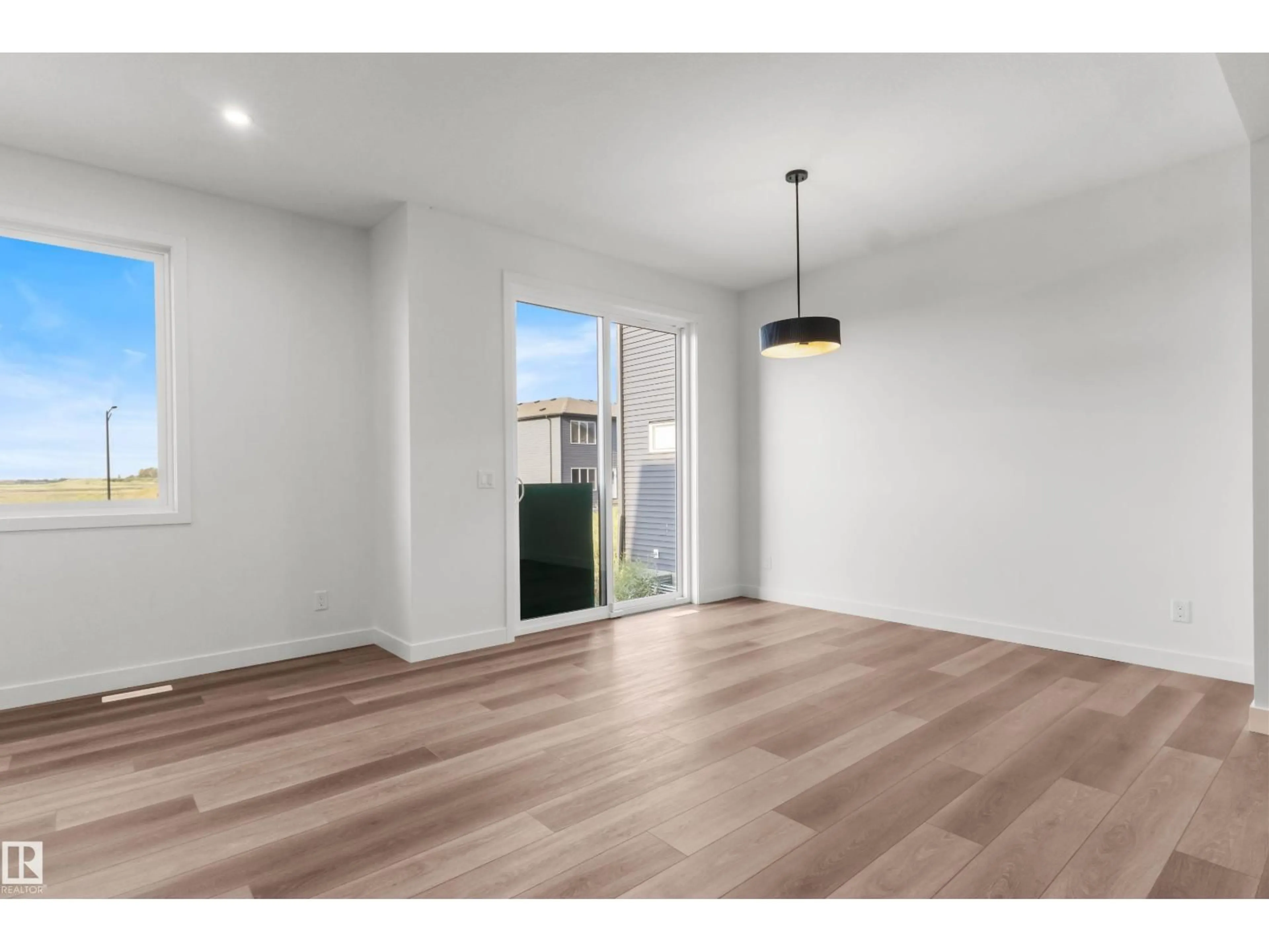 A pic of a room for 2124 MUCKLEPLUM CR, Edmonton Alberta T6X3G9