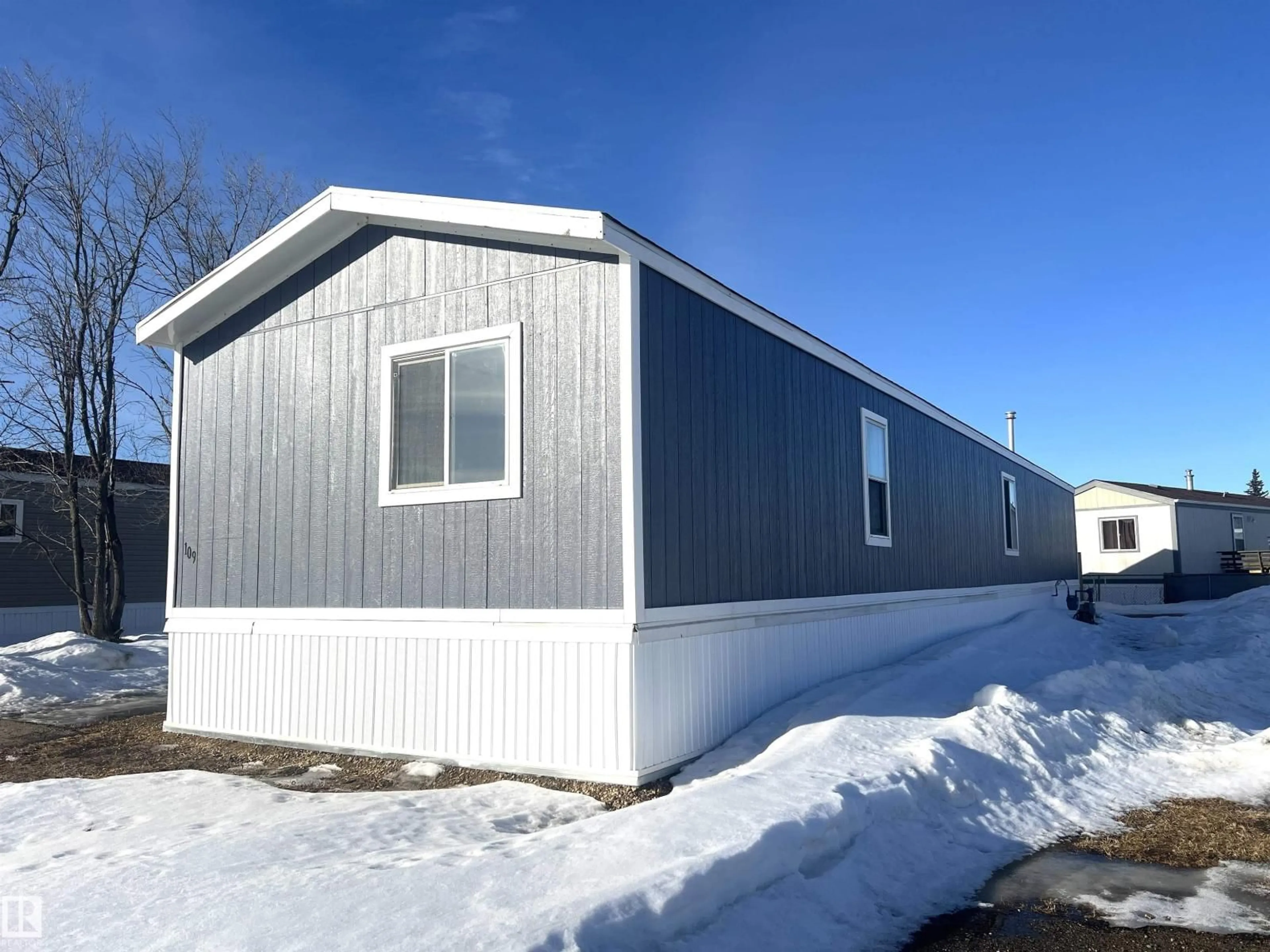 Home with vinyl exterior material, building for 109 - 4819 51 AV, Millet Alberta T0C1Z0