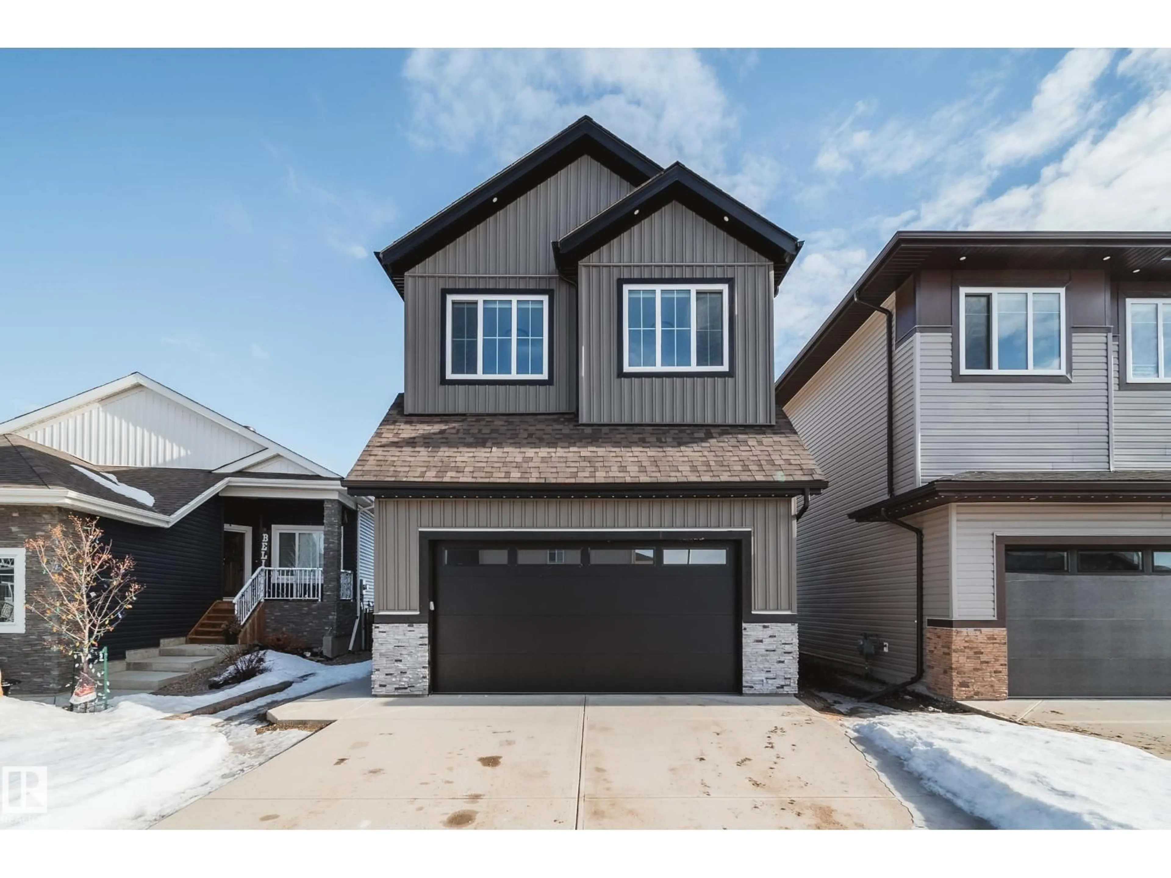 Home with vinyl exterior material, street for 141 STARLING WY, Fort Saskatchewan Alberta T8L1R5
