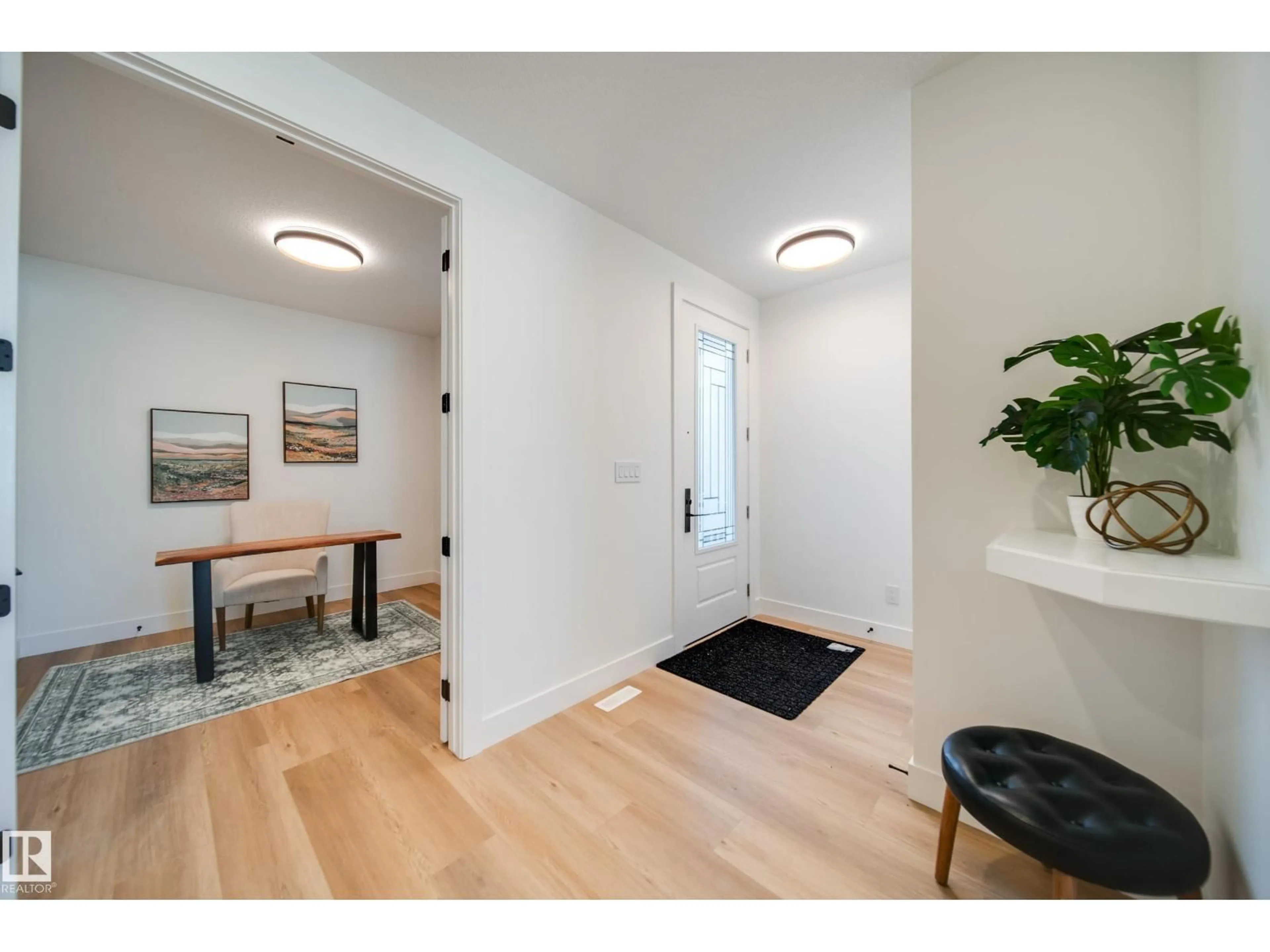 Indoor entryway for 141 STARLING WY, Fort Saskatchewan Alberta T8L1R5