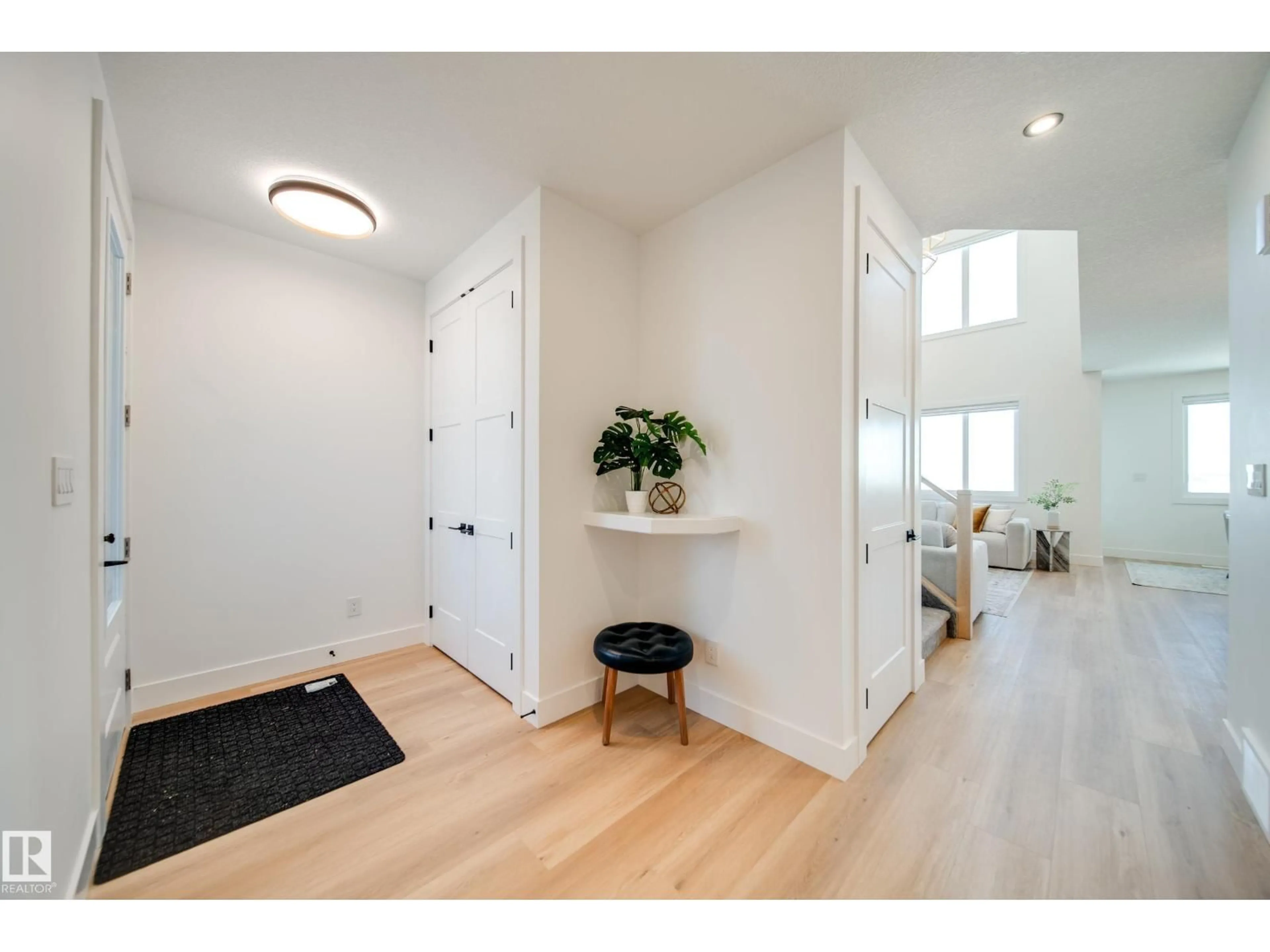 Indoor entryway for 141 STARLING WY, Fort Saskatchewan Alberta T8L1R5