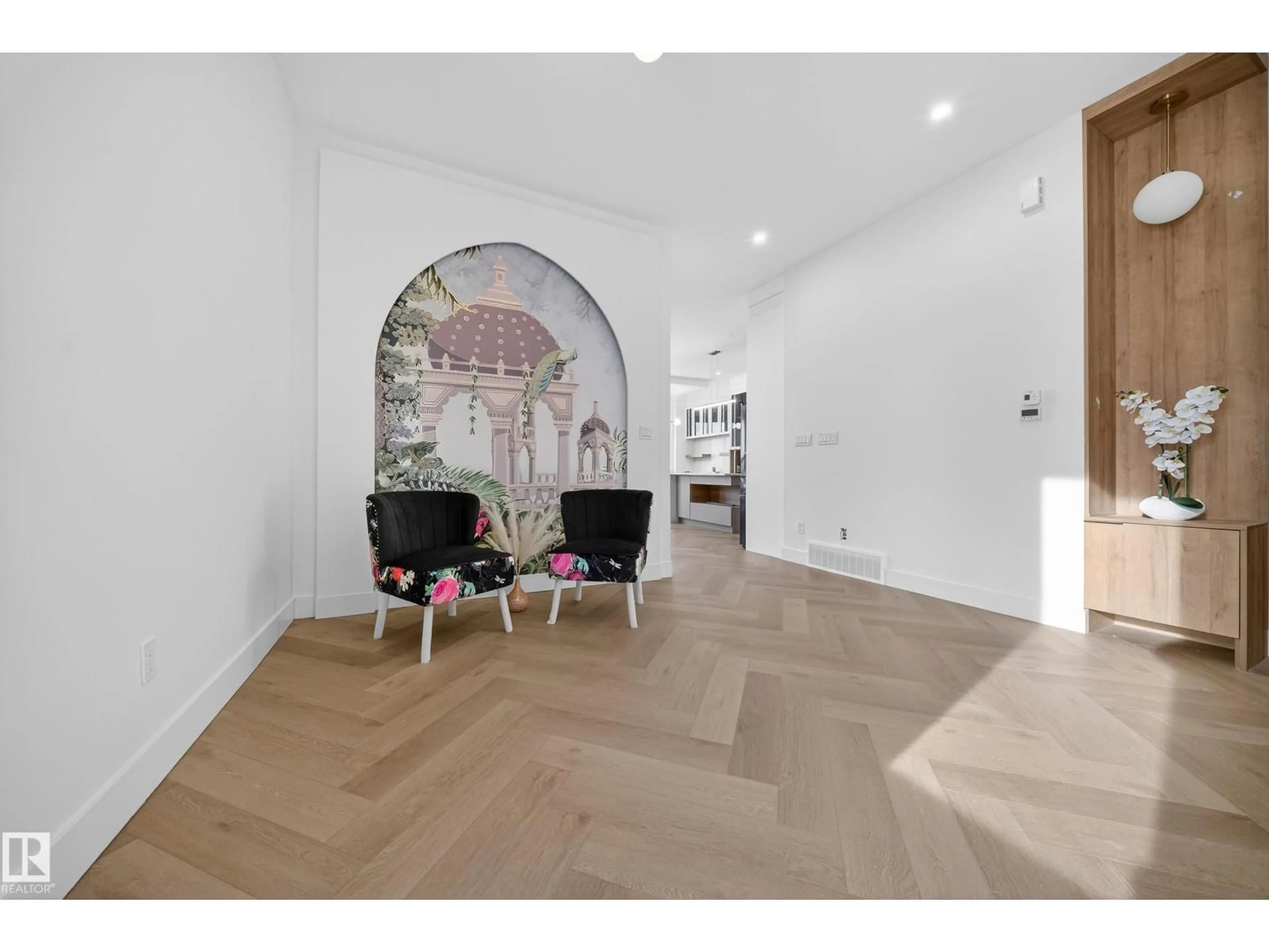 Indoor entryway for 132 29 ST, Edmonton Alberta T6X3E2