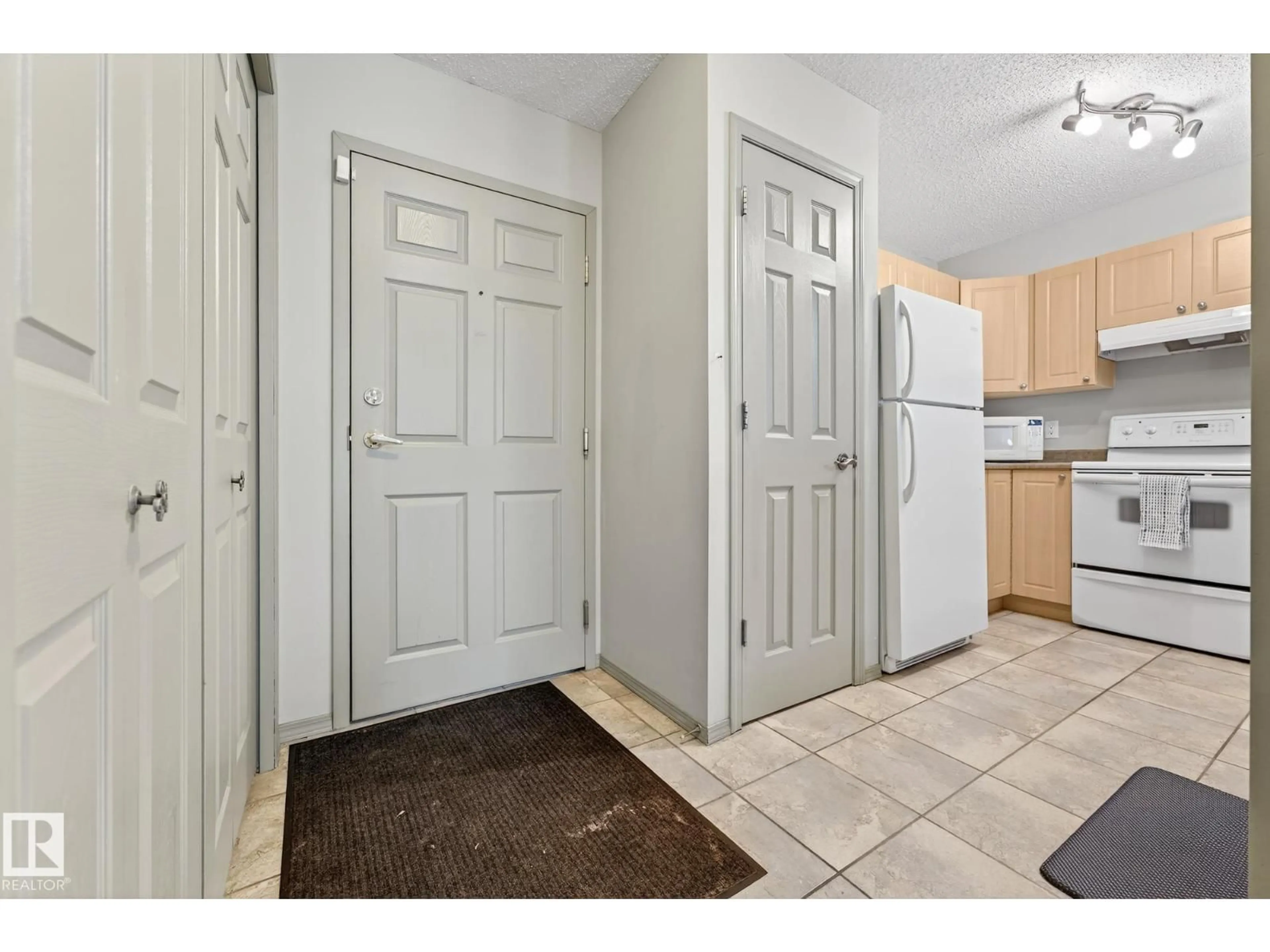 Indoor entryway for #108 - 10403 98 AV, Edmonton Alberta T5K2Y5