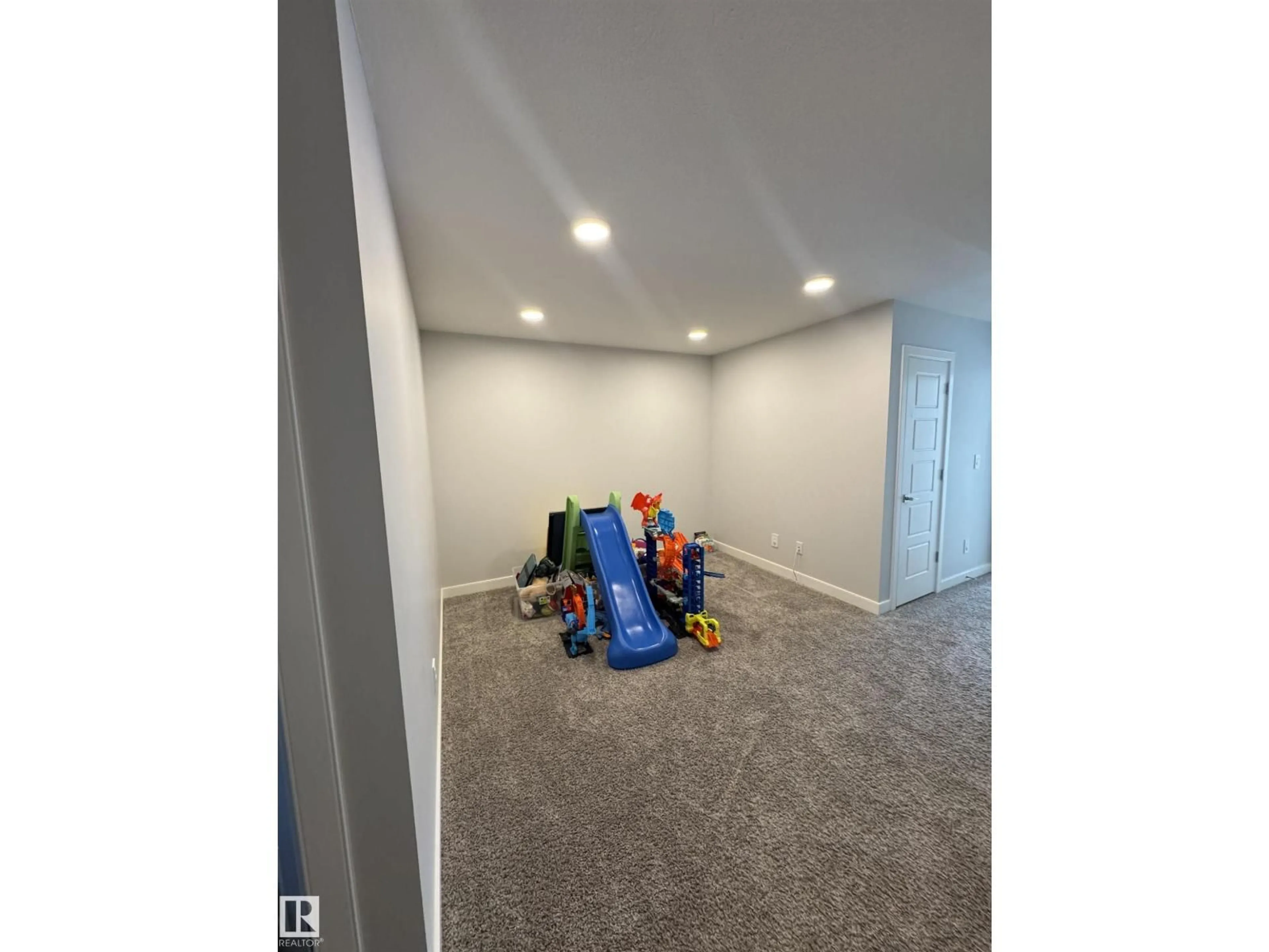 A pic of a room for 858 NORTHERN HARRIER LN, Edmonton Alberta T5S0P8