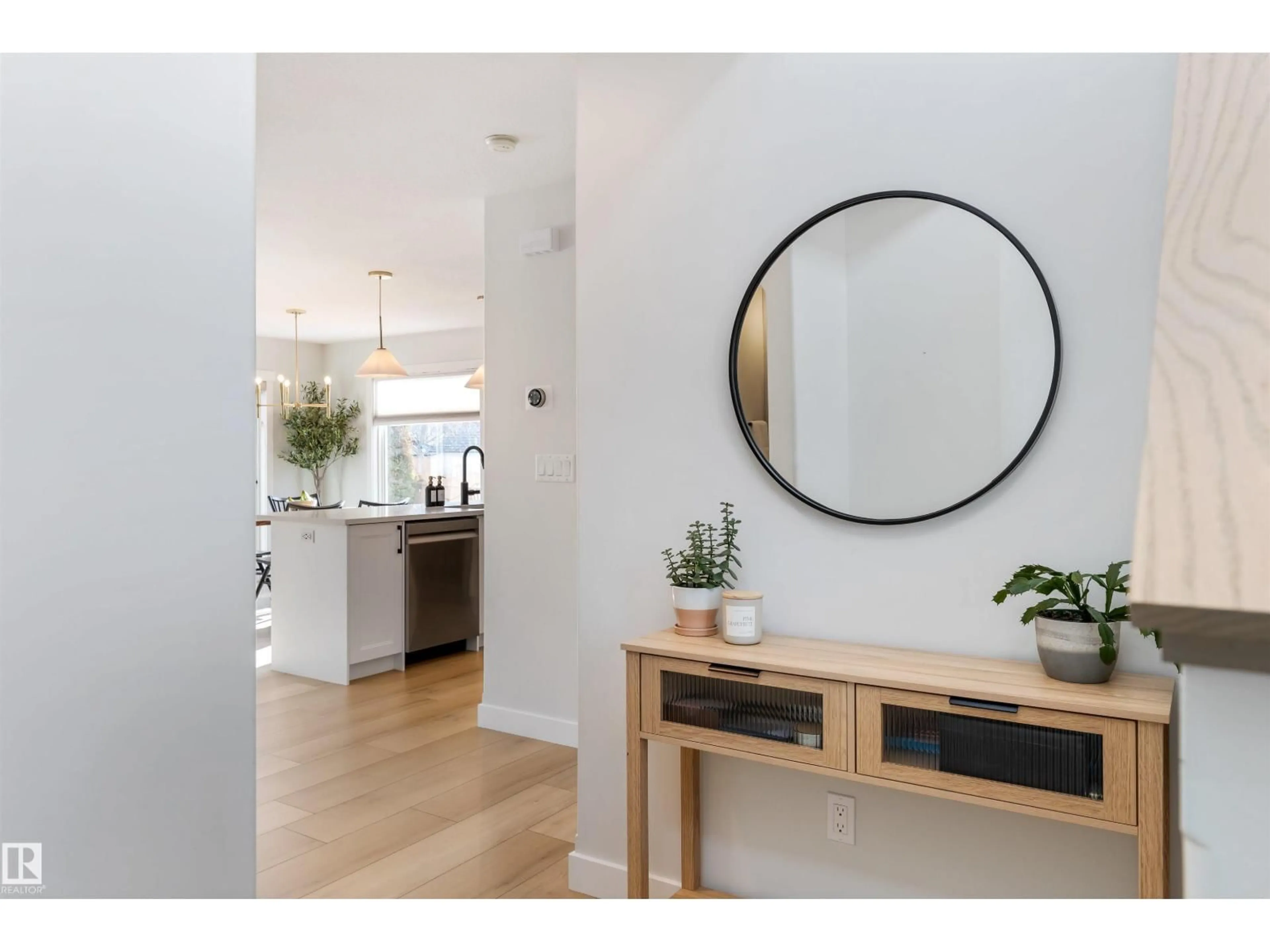 Indoor entryway for 15 NADINE WY, St. Albert Alberta T8N7M1