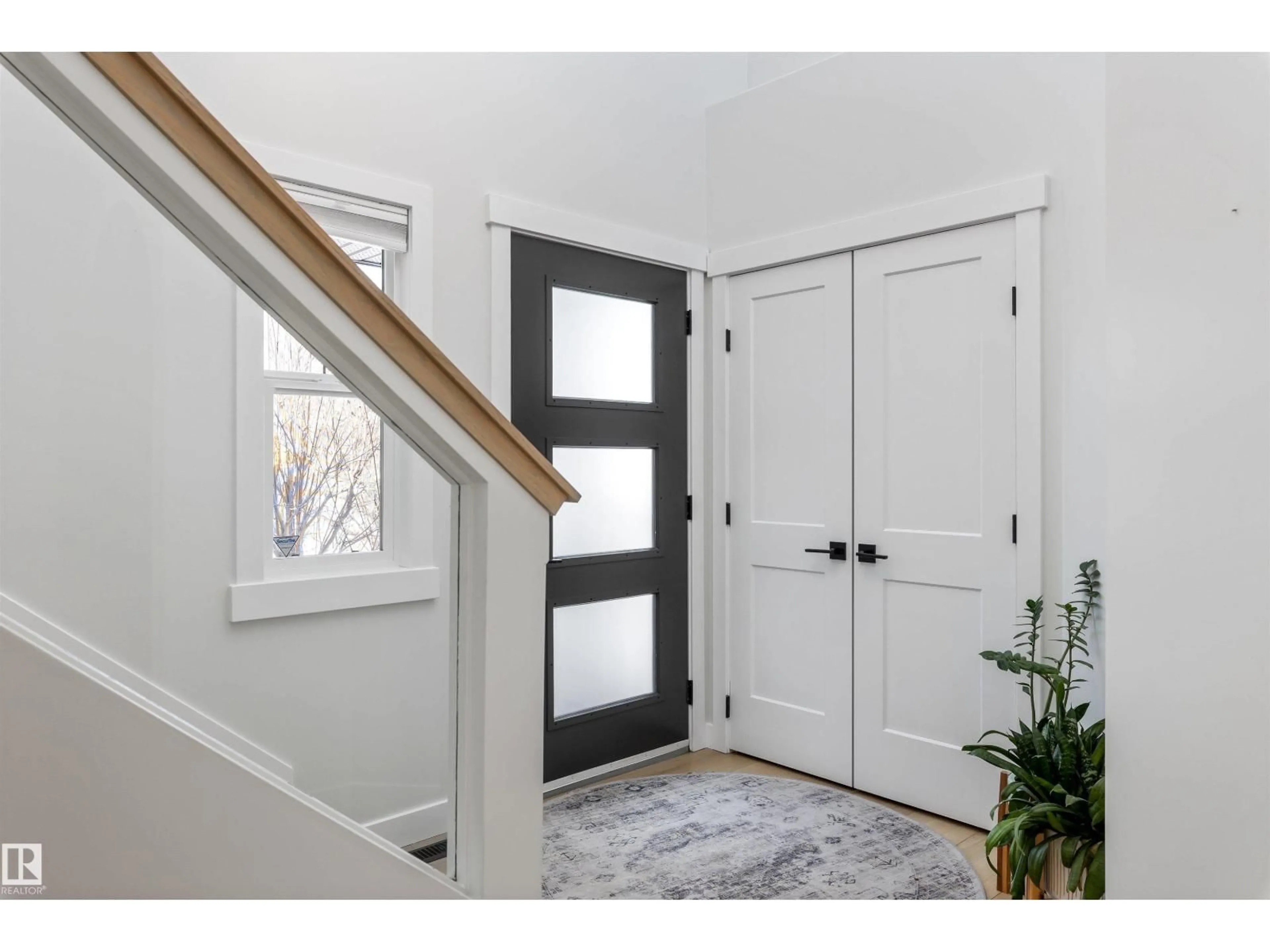 Indoor entryway for 15 NADINE WY, St. Albert Alberta T8N7M1