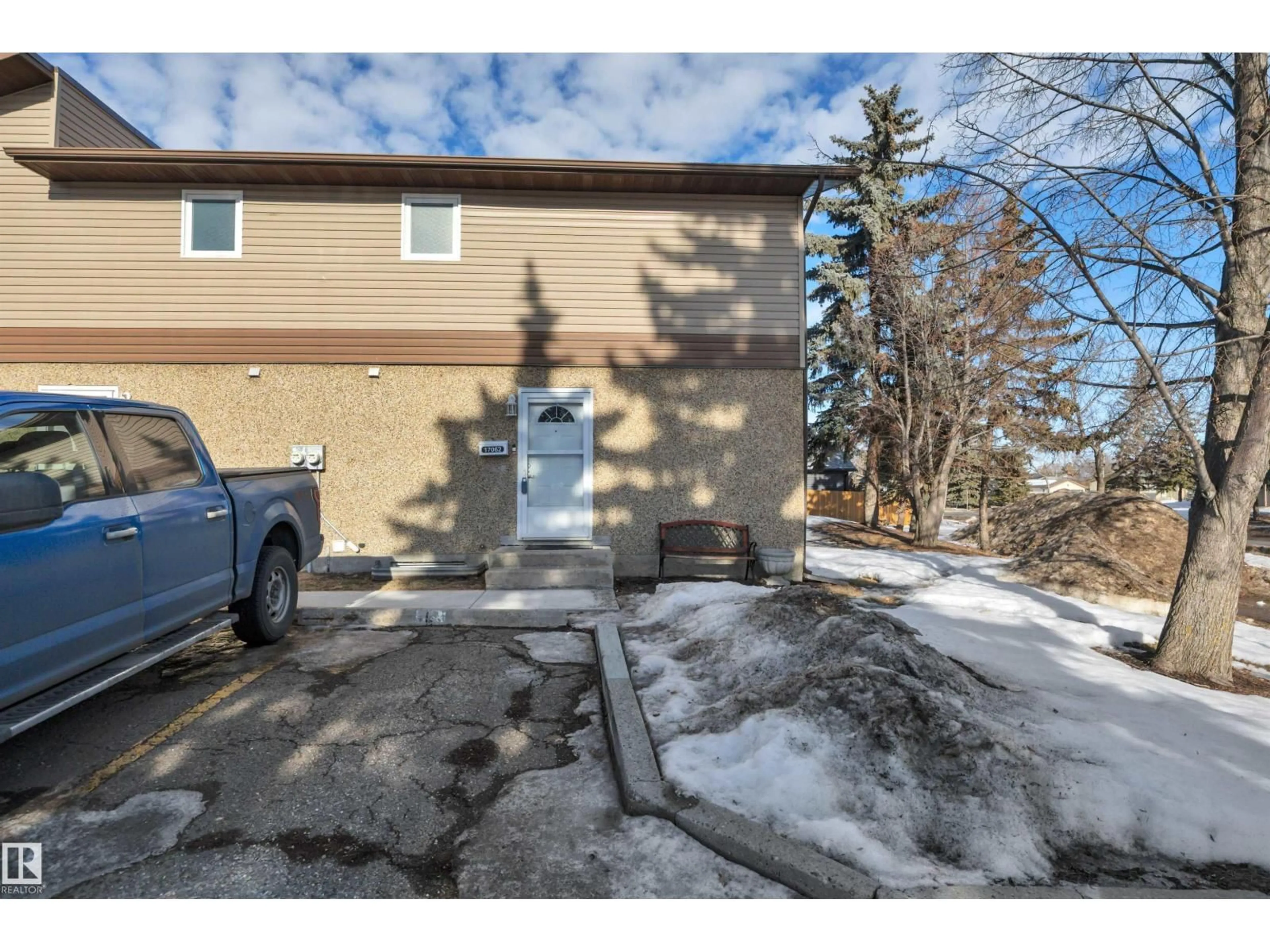 A pic from outside/outdoor area/front of a property/back of a property/a pic from drone, street for NW - 17062 100 ST, Edmonton Alberta T5X5E1