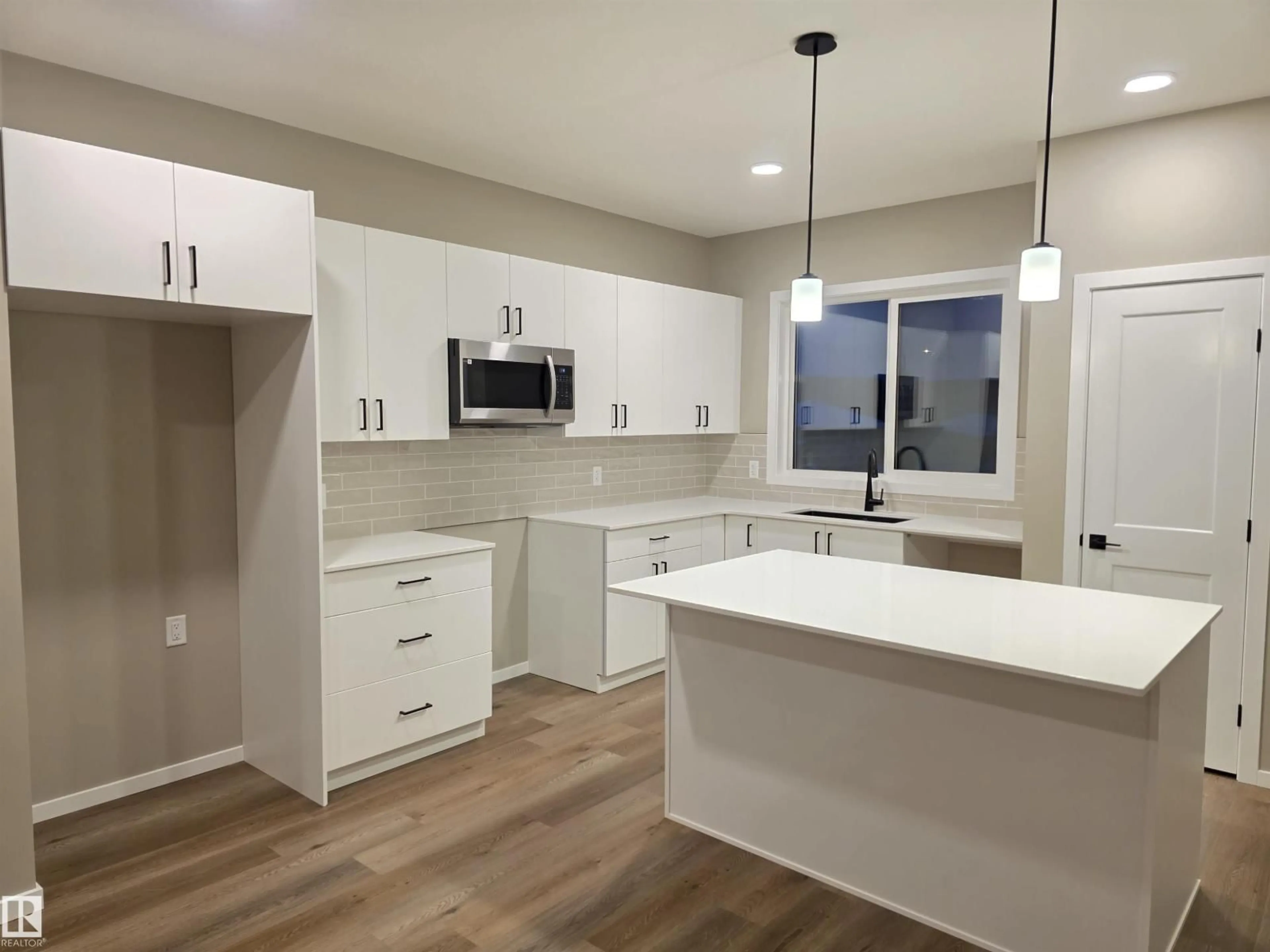 Open concept kitchen, ceramic/tile floor for 11 SERENO LN, Fort Saskatchewan Alberta T8L0Z9